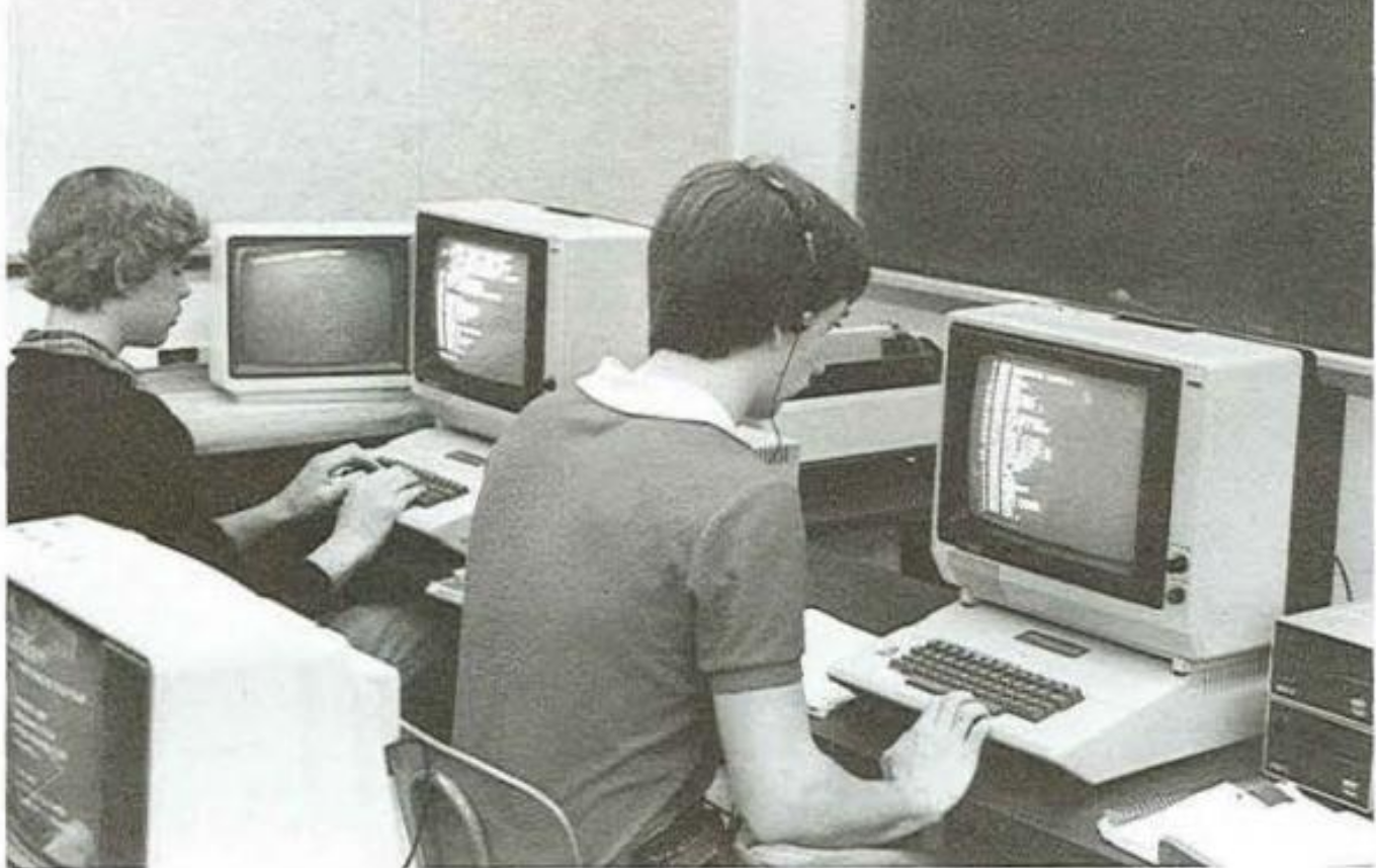 1983: in school, using a computer and listening to a Walkman | Scrolller