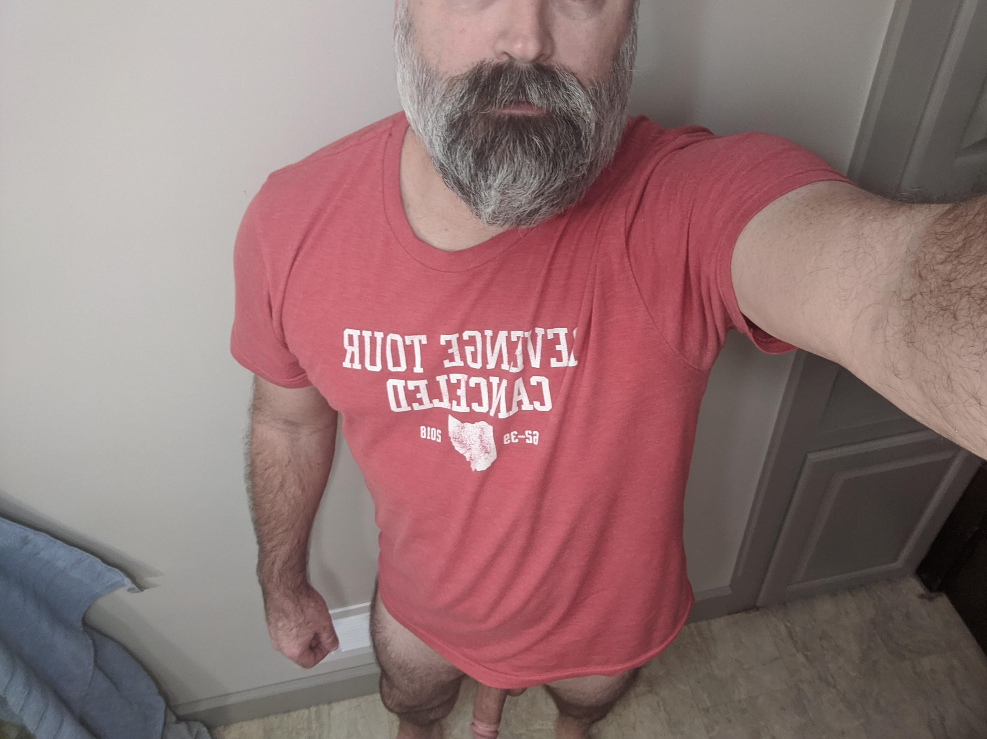 [40] Lazy day off. Pants are overrated amiright? Scrolller