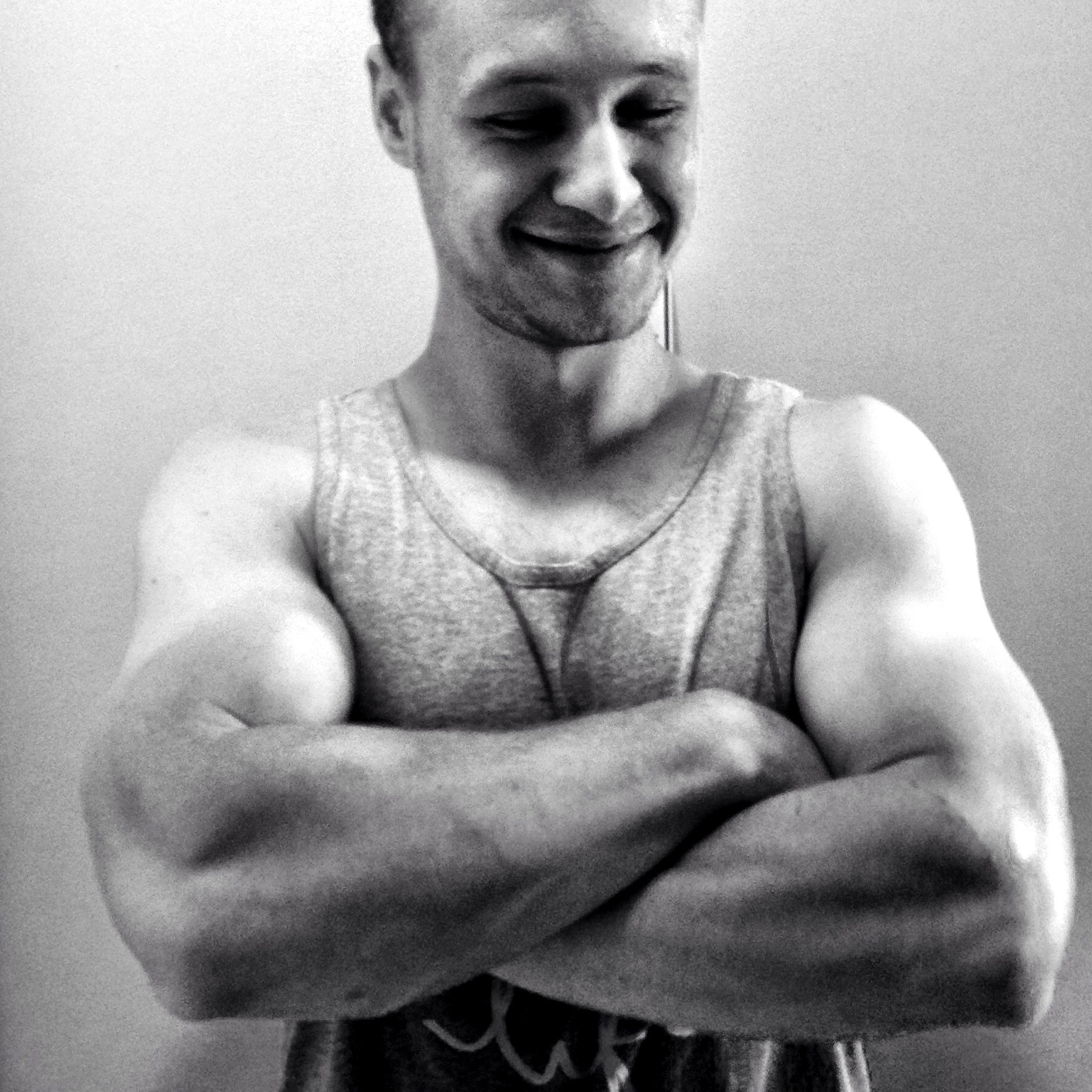 5'11 , 175 pounds | Scrolller