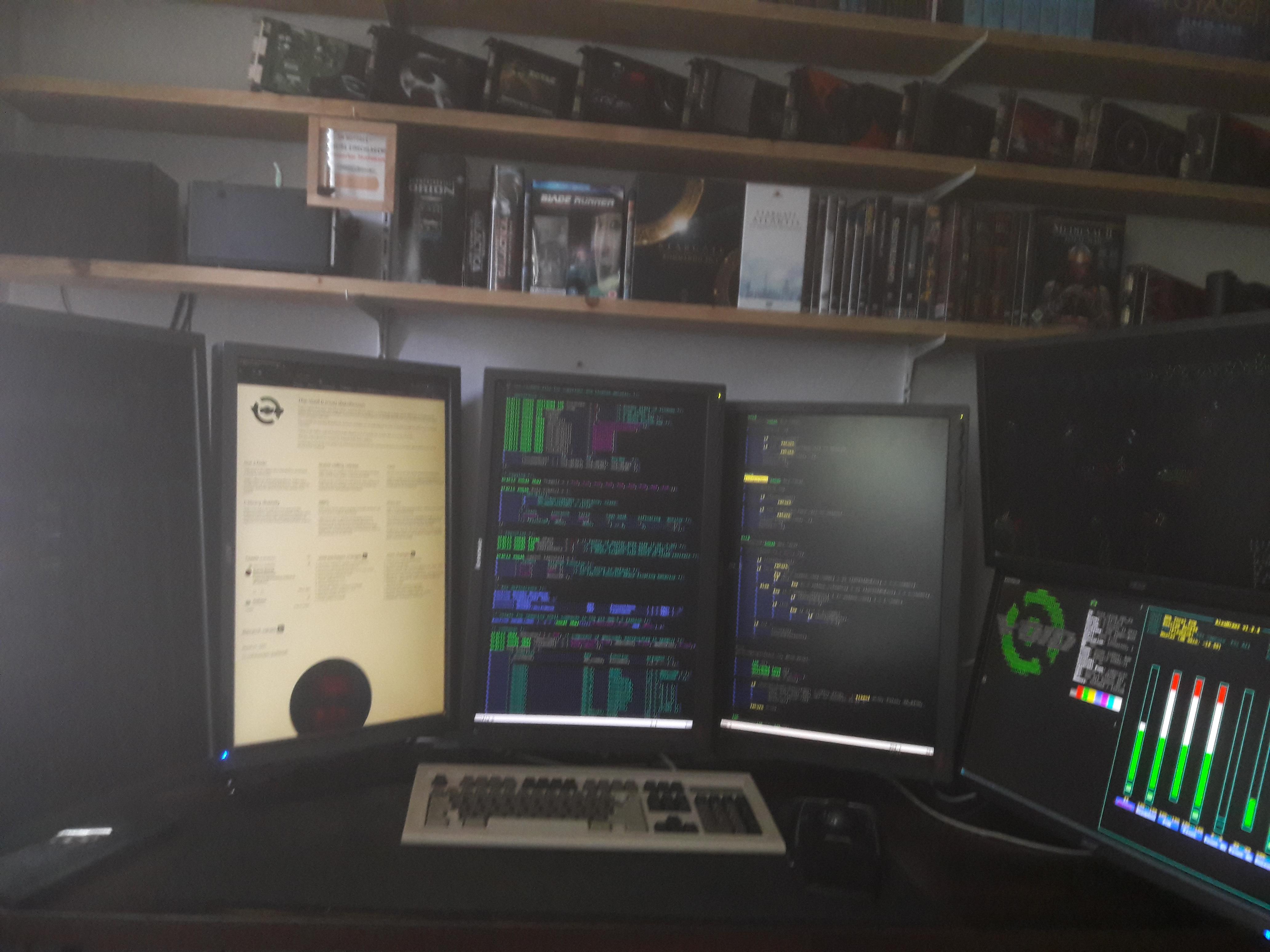 6 Monitor Linux Battlestation | Scrolller