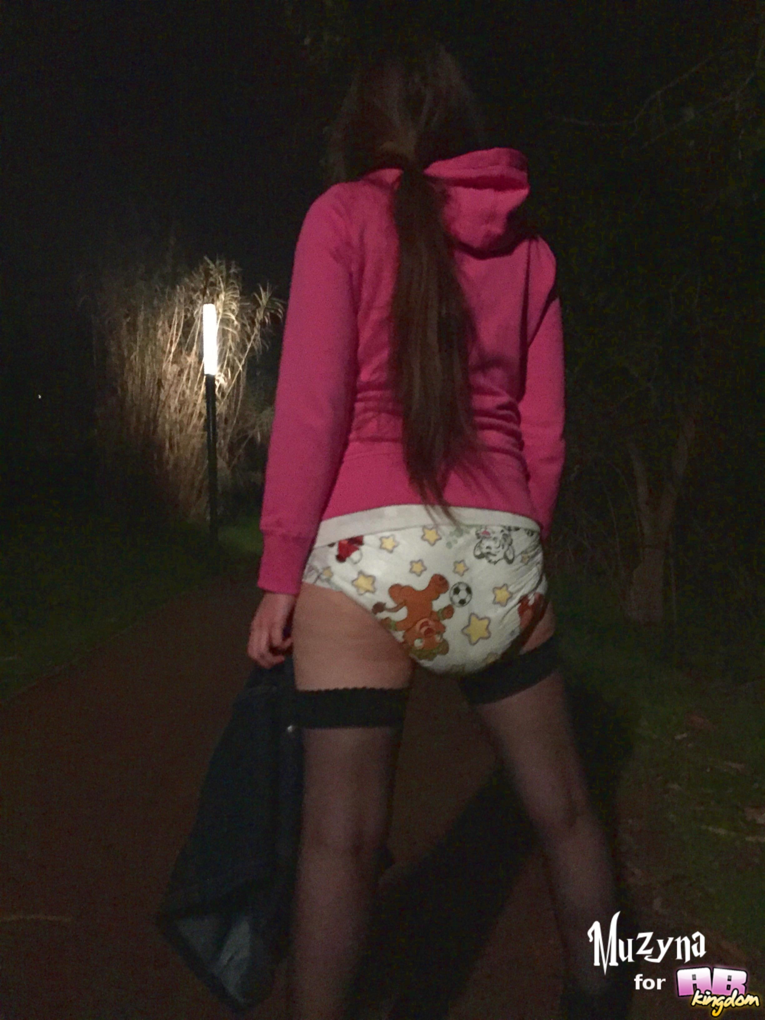 72h without new content on this sub. It has to stop. Here is Muzyna taking of her skirt in a public park. 😉