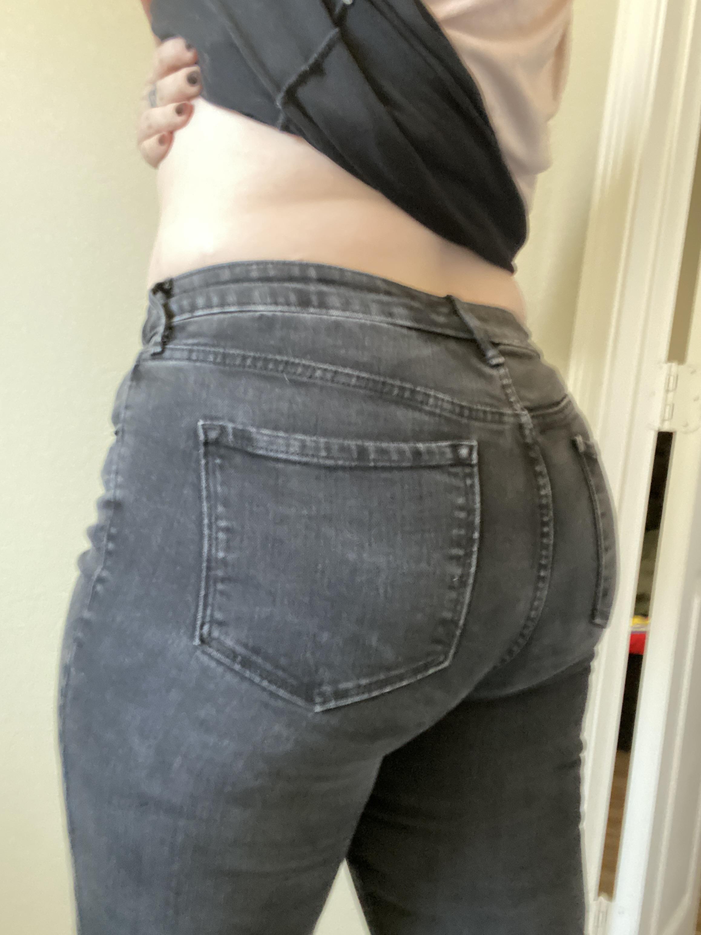 After work booty pic 😜 Scrolller