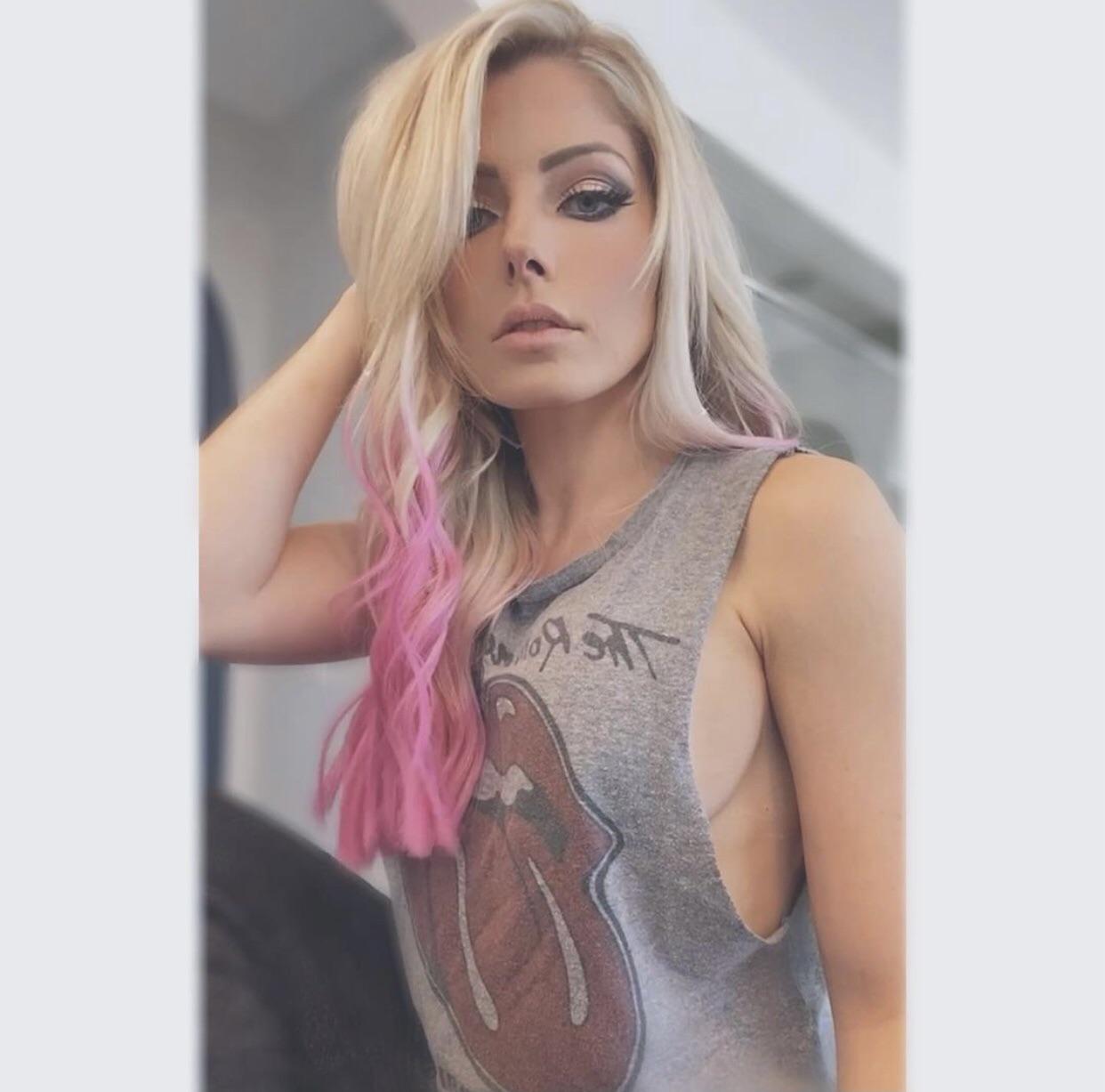 alexa-bliss-scrolller