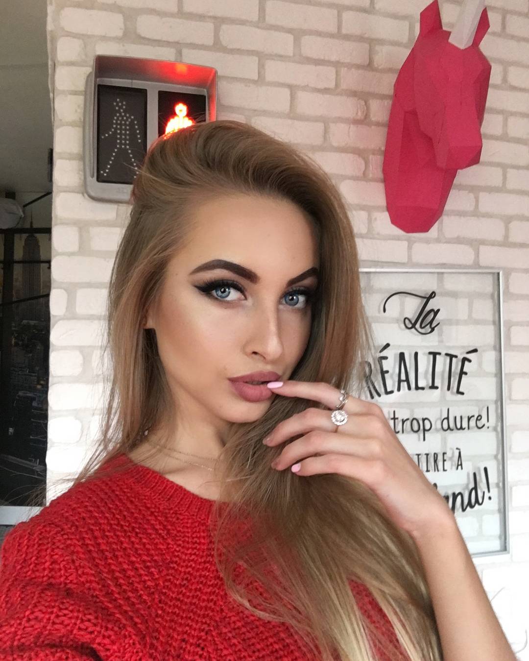 Alina Kosilova Scrolller