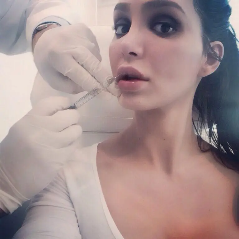 Amy Anderssen filling up | Scrolller