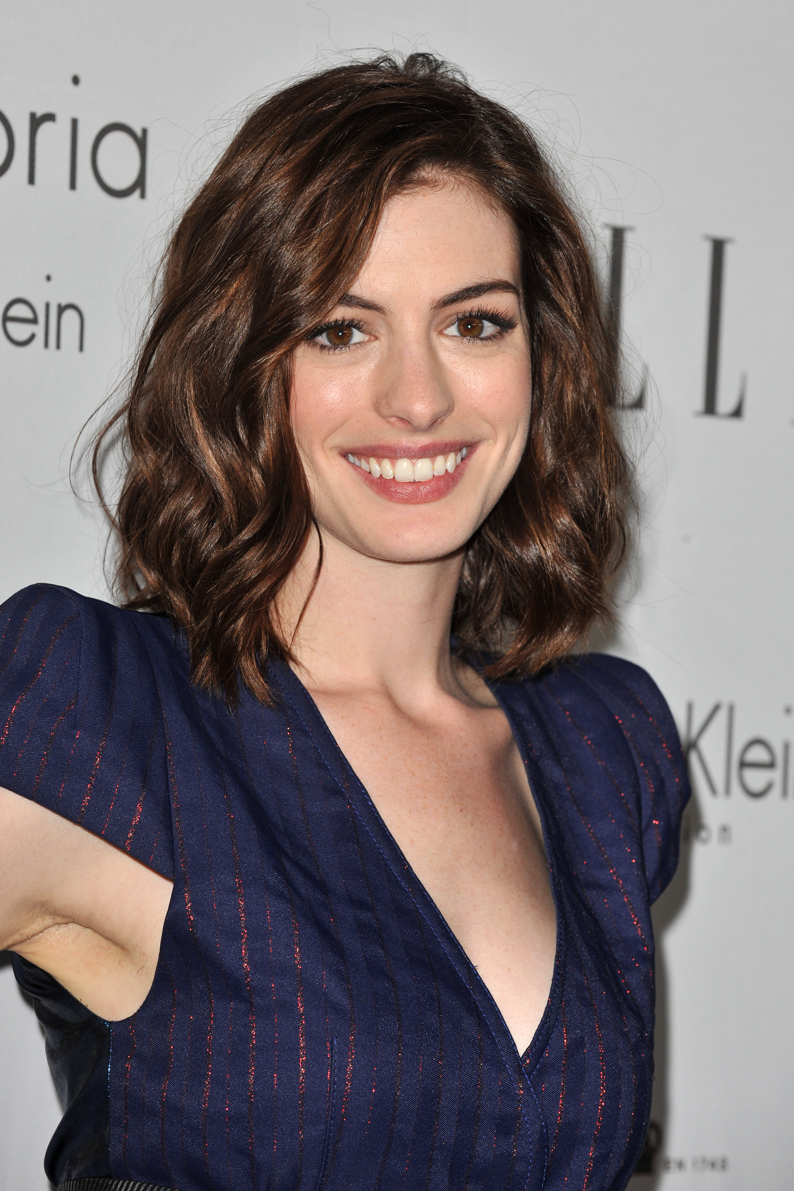 Anne Hathaway | Scrolller