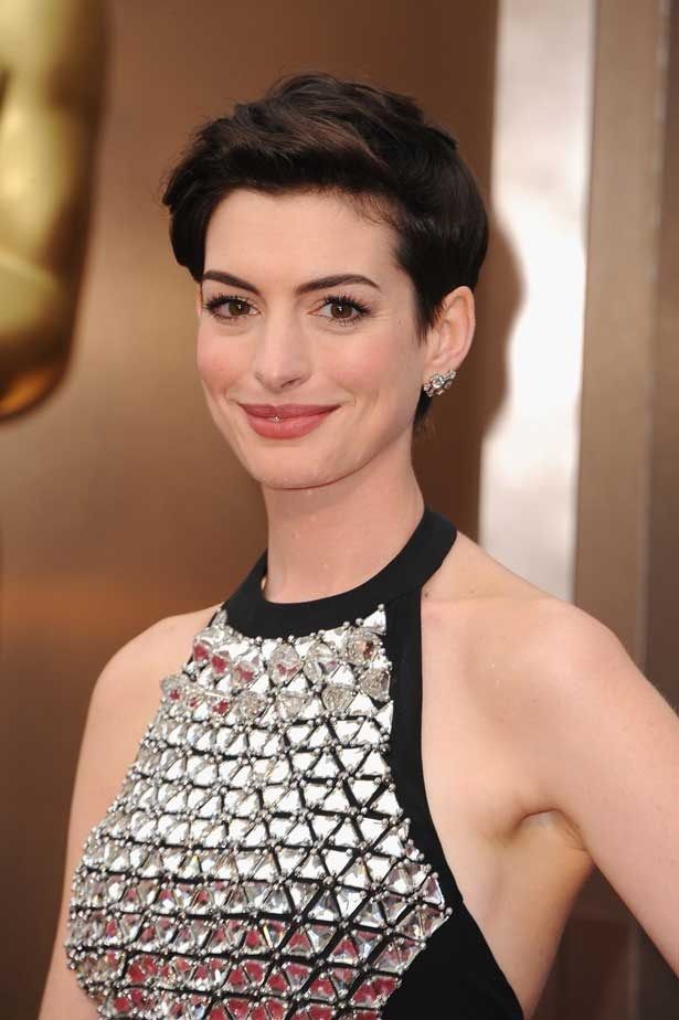 Anne Hathaway | Scrolller