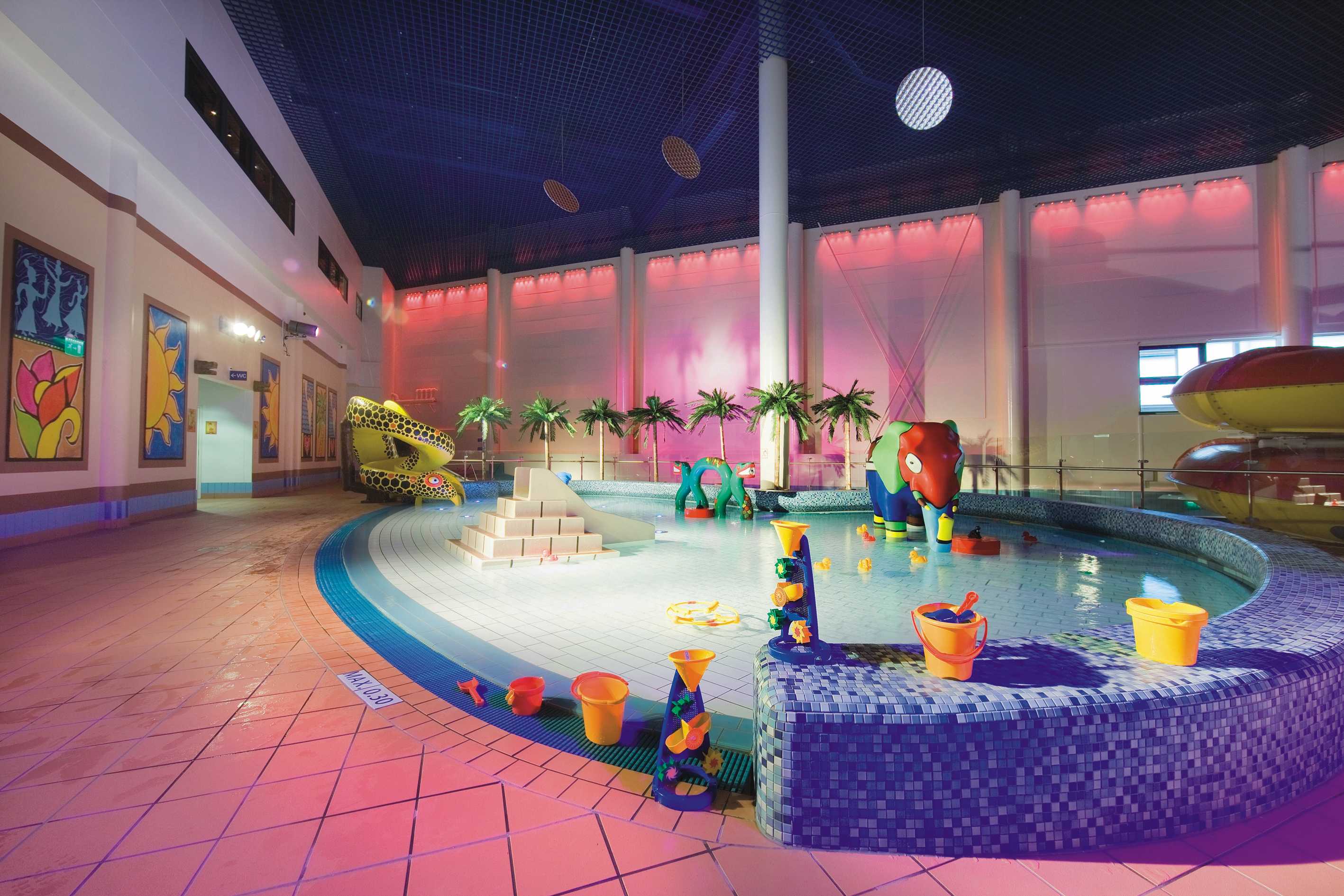 Scrolller Pool Another perspective of this swimming pool | Scrolller
