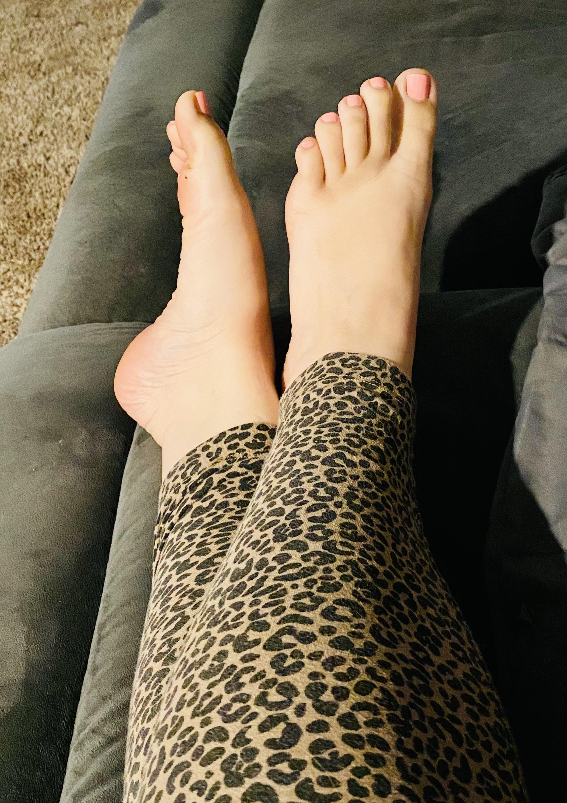 Arch, wrinkles, AND cute toes...let me make your day | Scrolller