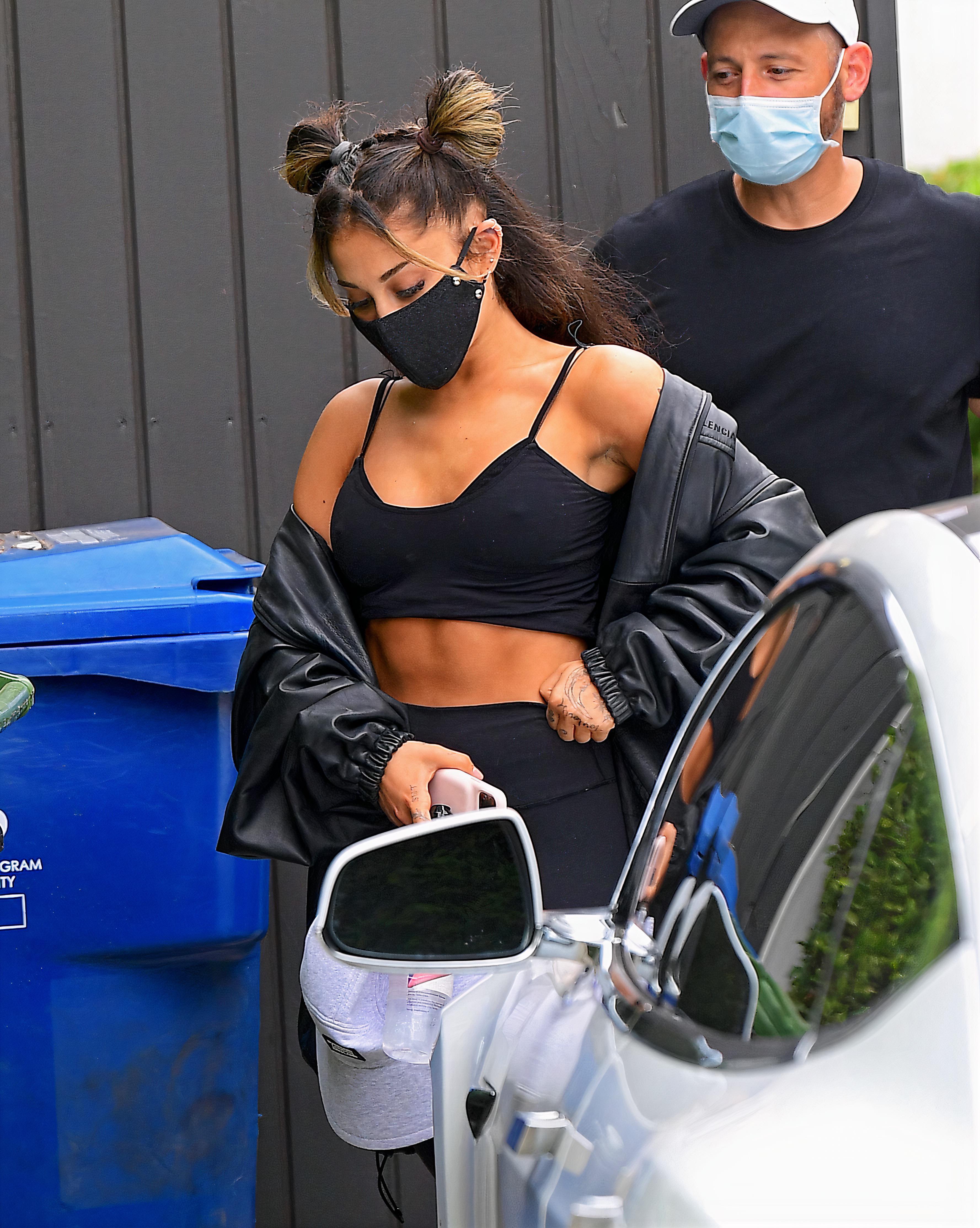 Ariana Grande Hard Nips (IG UPSCALE) Scrolller