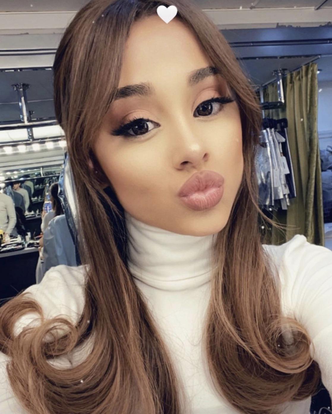 Ariana Grandes Perfect Dick Sucking Lips Scrolller