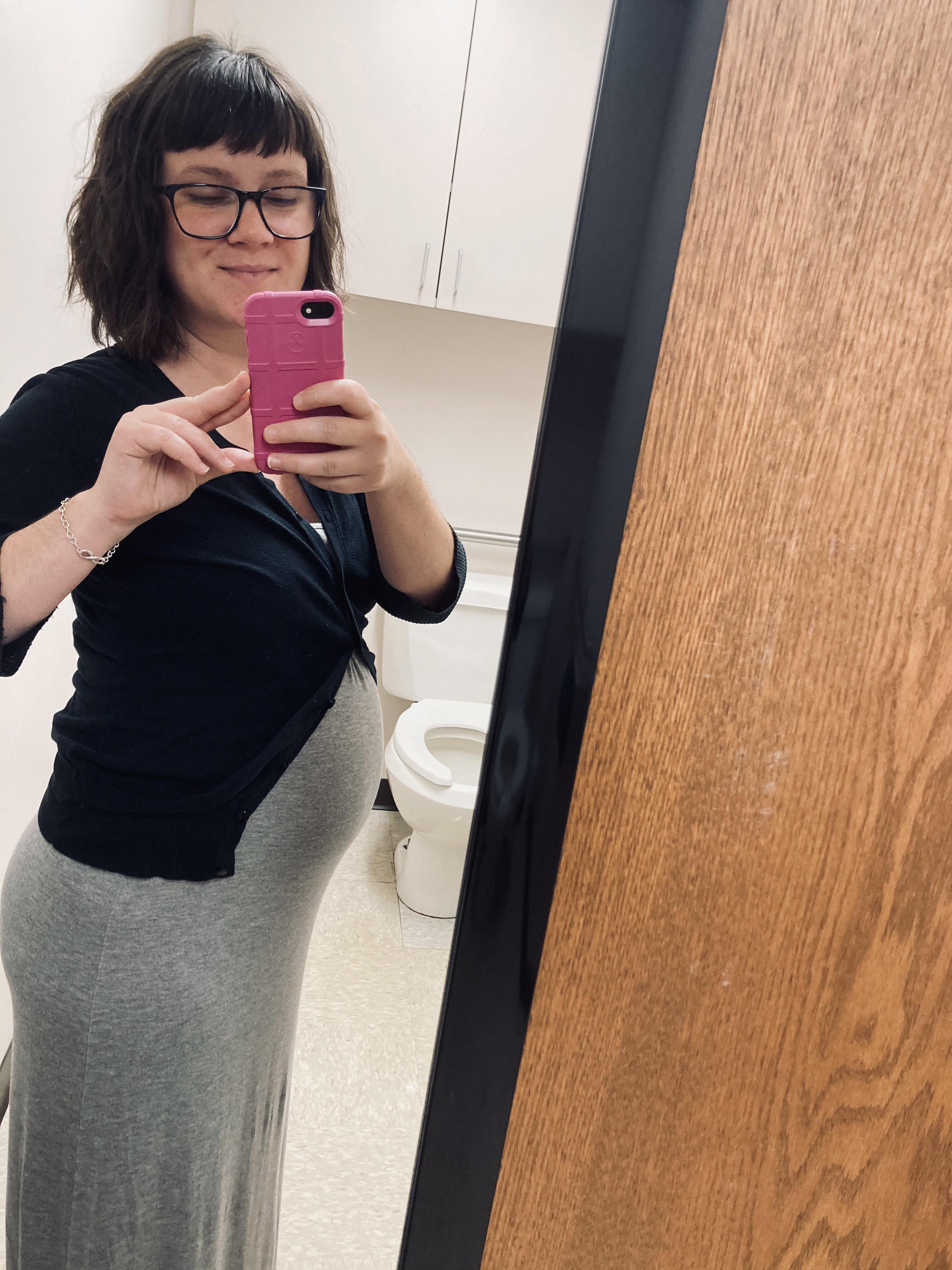 At work stretching out this dress 😅🤣☺️ Scrolller