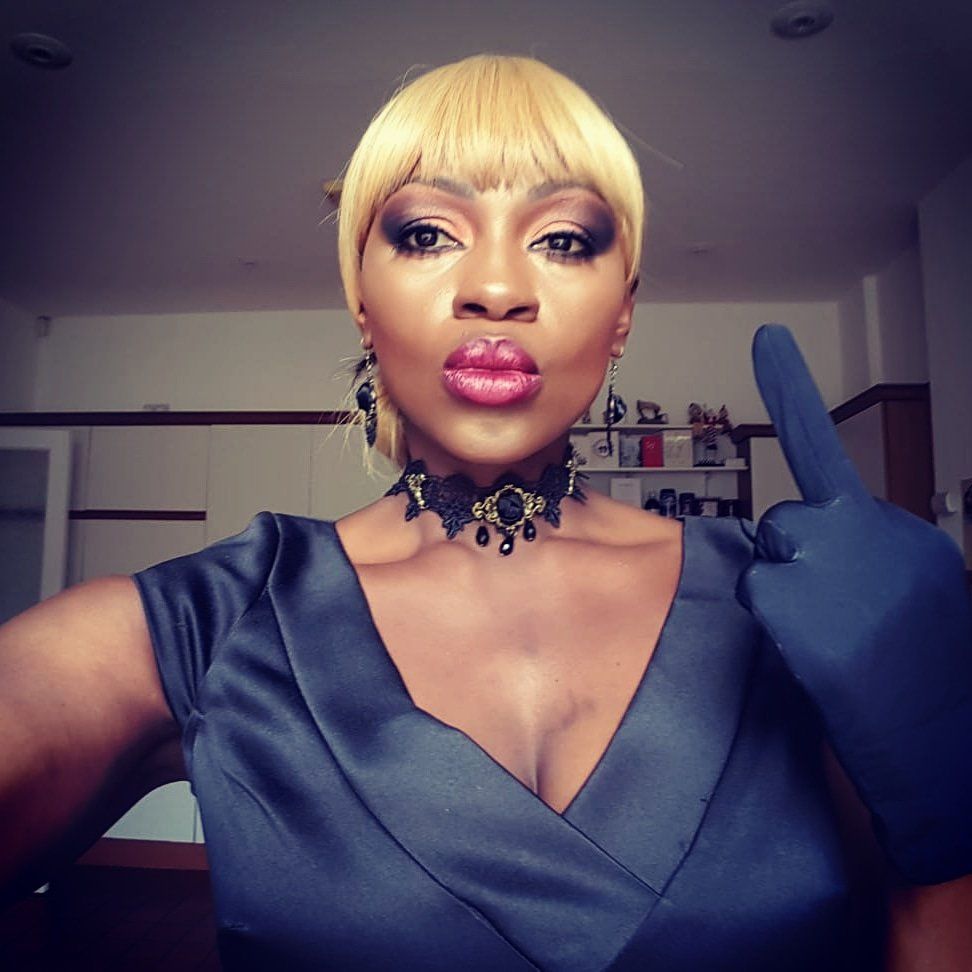 Ava Black | Scrolller