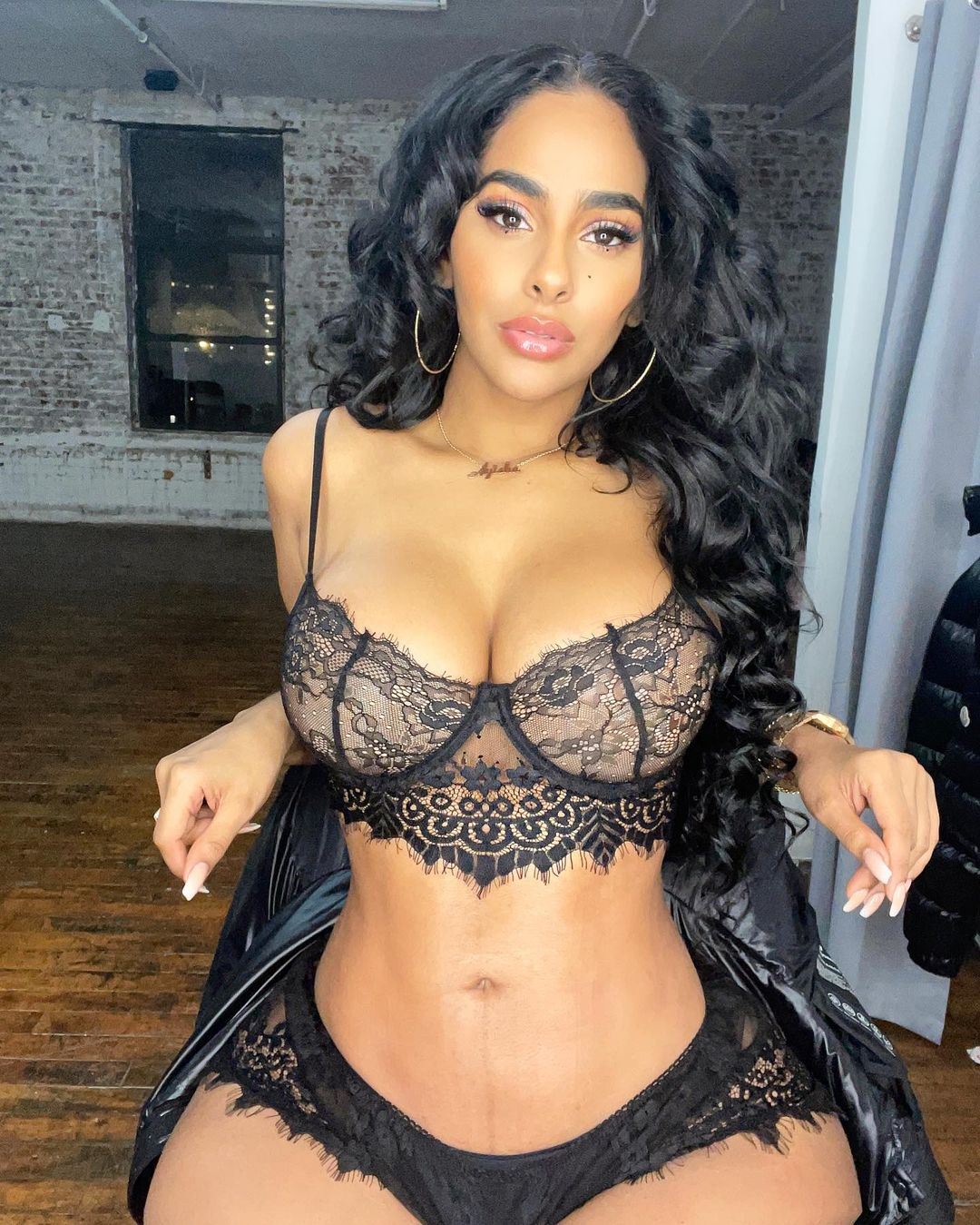 Ayisha Diaz Scrolller