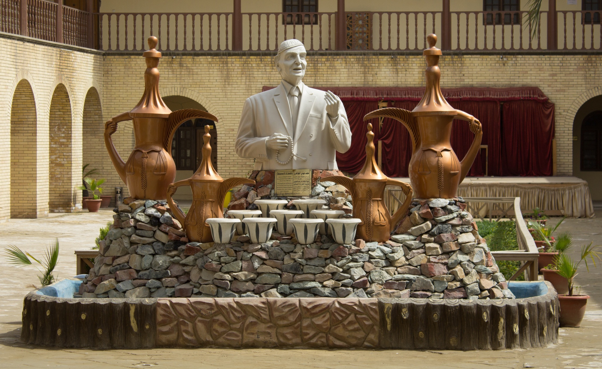 baghdads-mutanabi-street-statue-of-iraqi-poet-mohammed-jawahiri