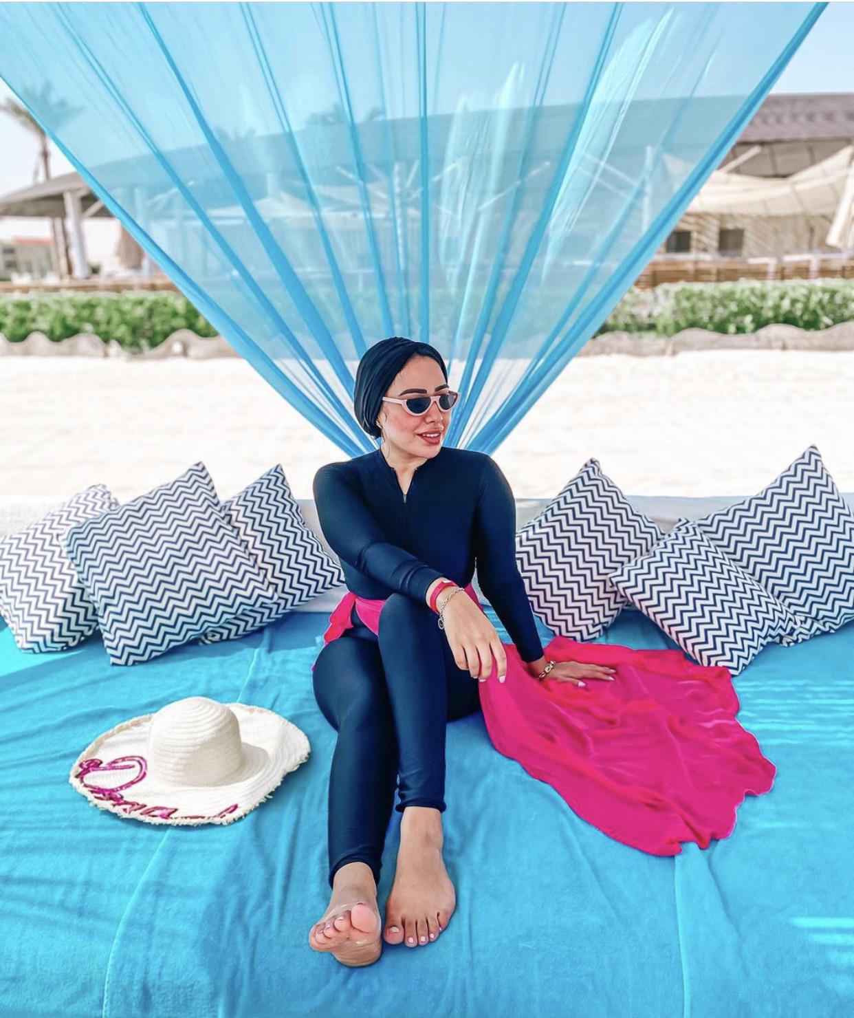 Beautiful Egyptian girl feet ♥️♥️♥️ Scrolller