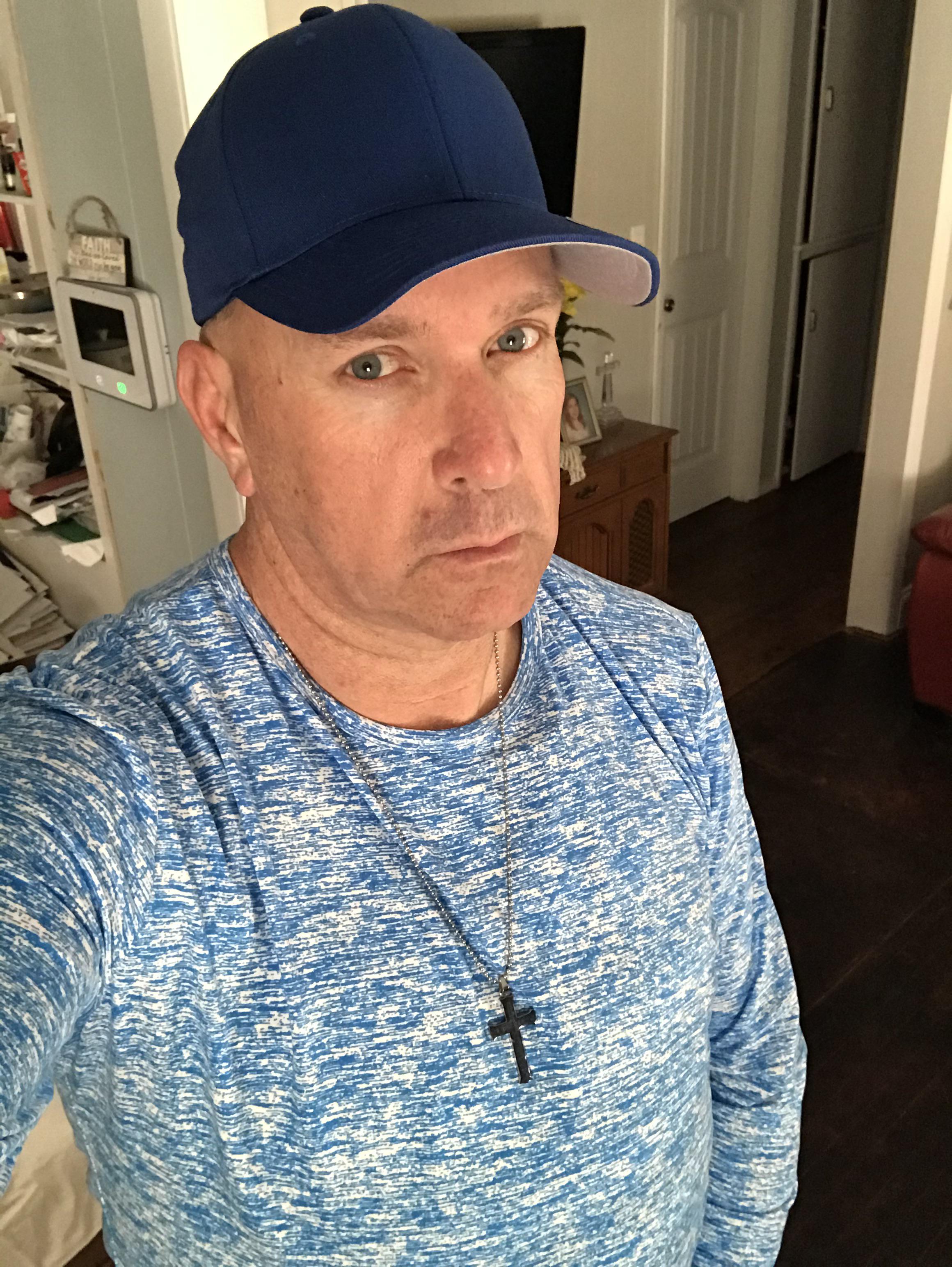 Bi male (55) Scrolller