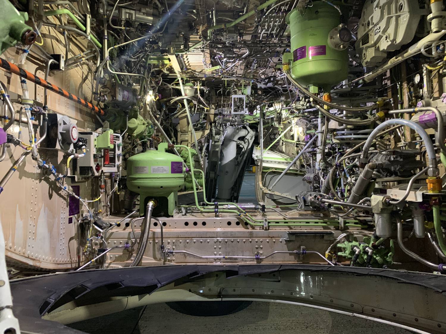 Boeing 737-800 wheel well | Scrolller