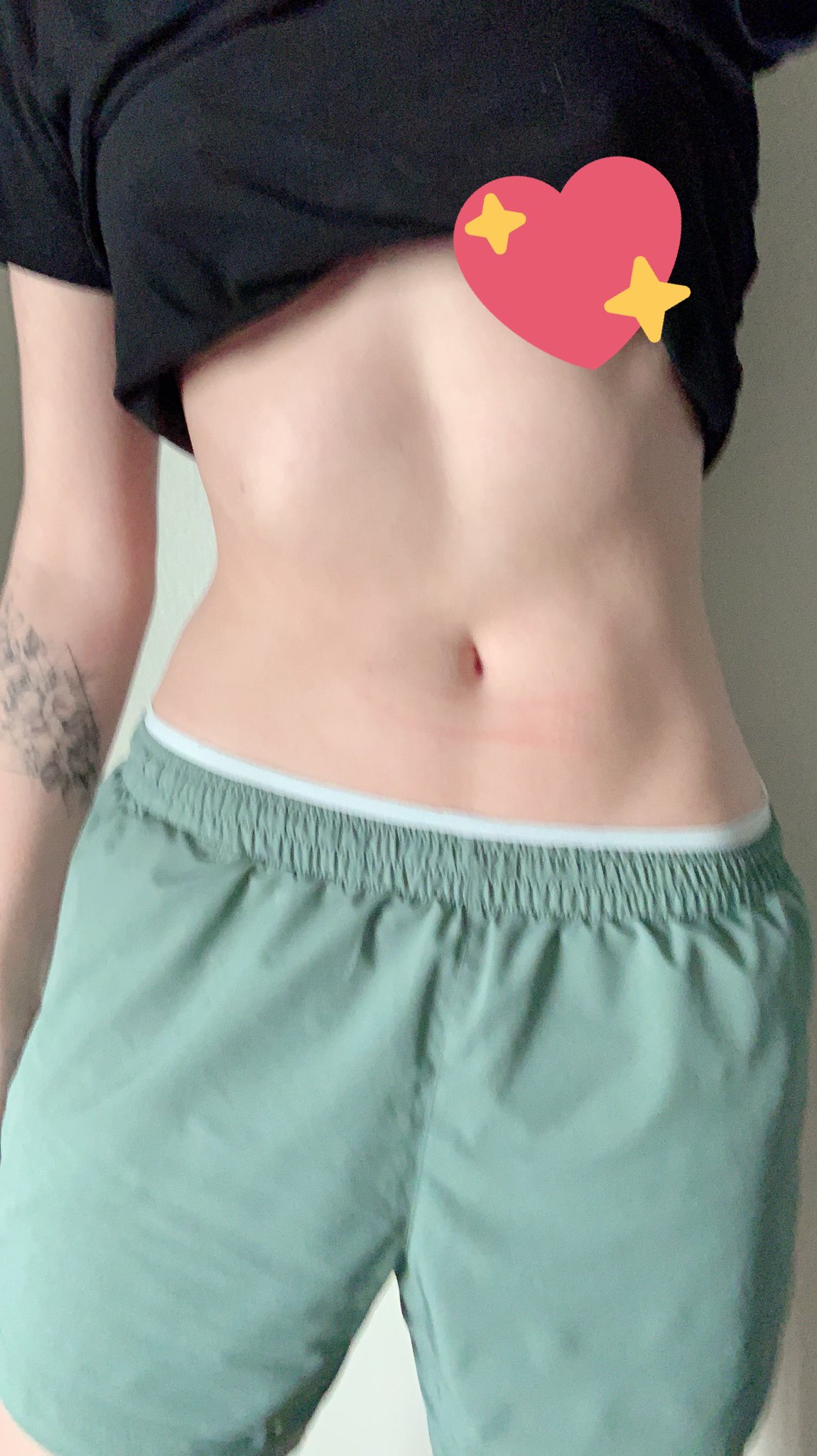 Breebun's Belly button | Scrolller
