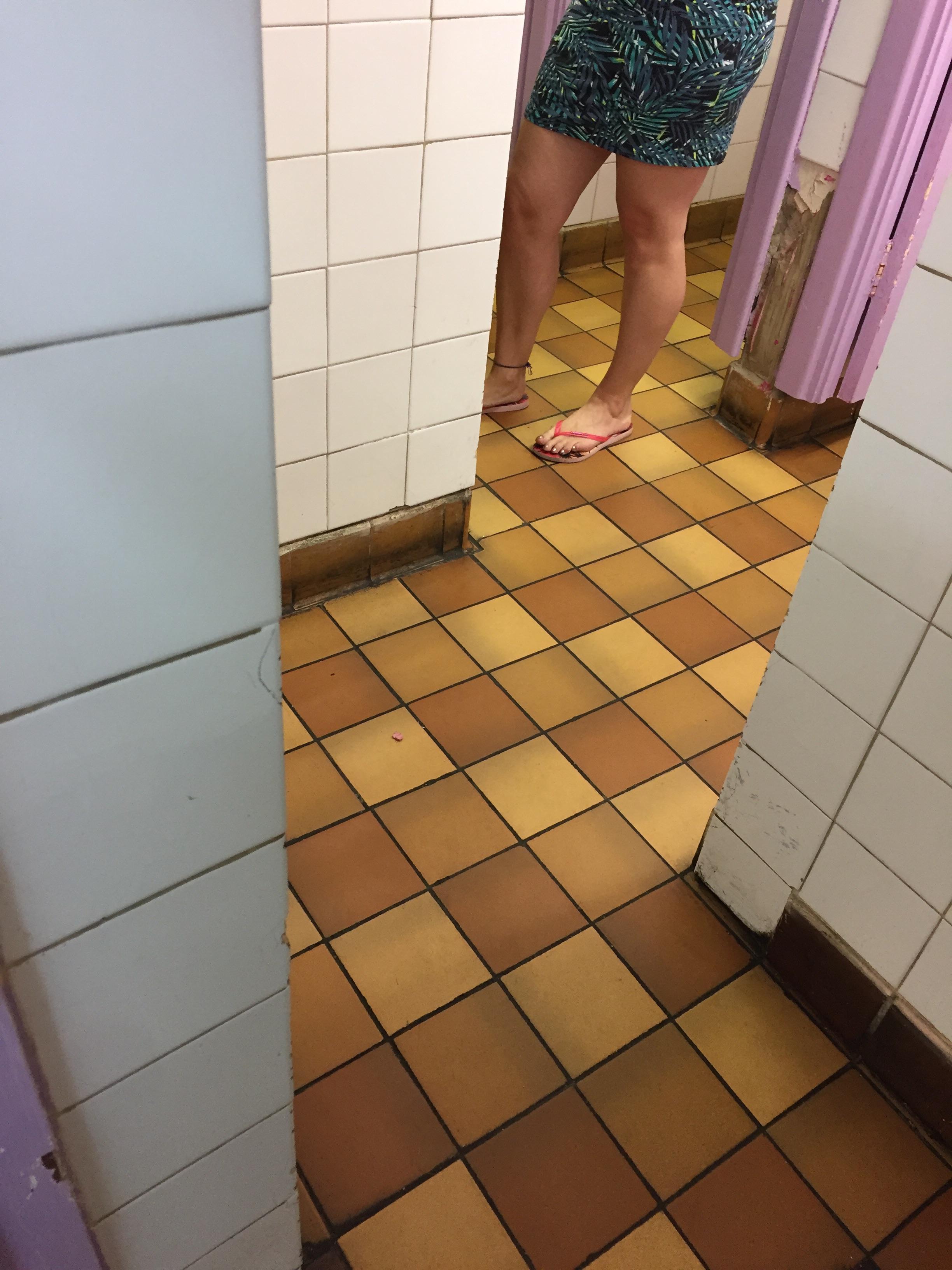 Candid feet Scrolller