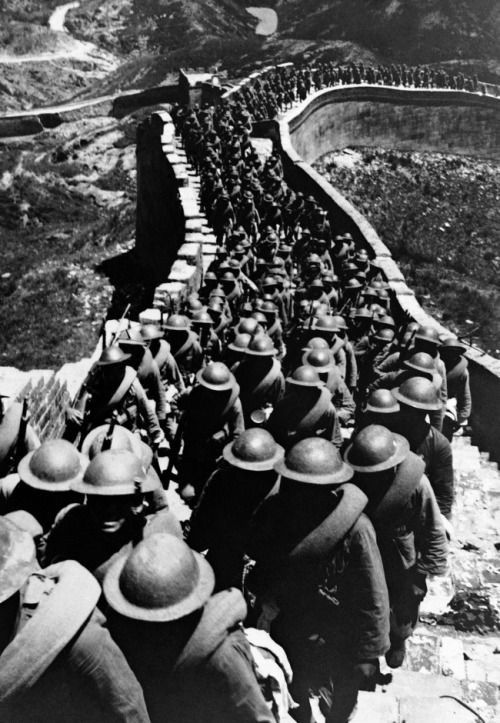 chinese-soldiers-marching-across-the-great-wall-of-china-on-november