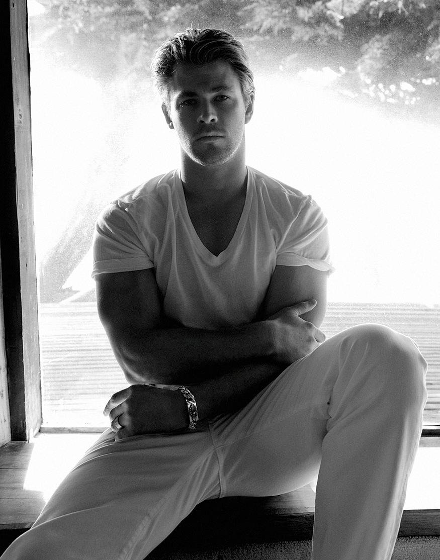 Chris Hemsworth Scrolller