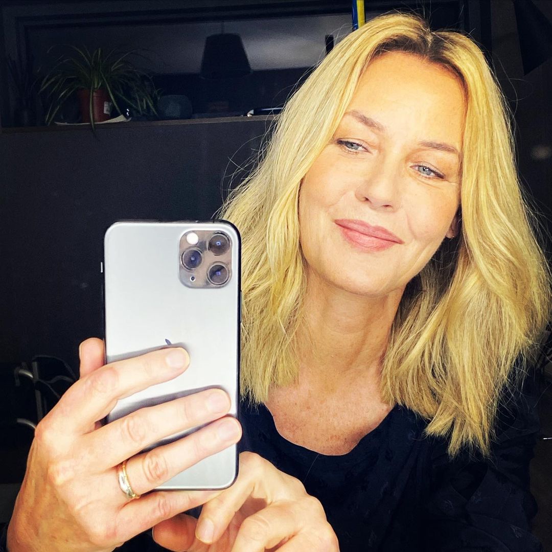 Connie Nielsen, 55 Scrolller