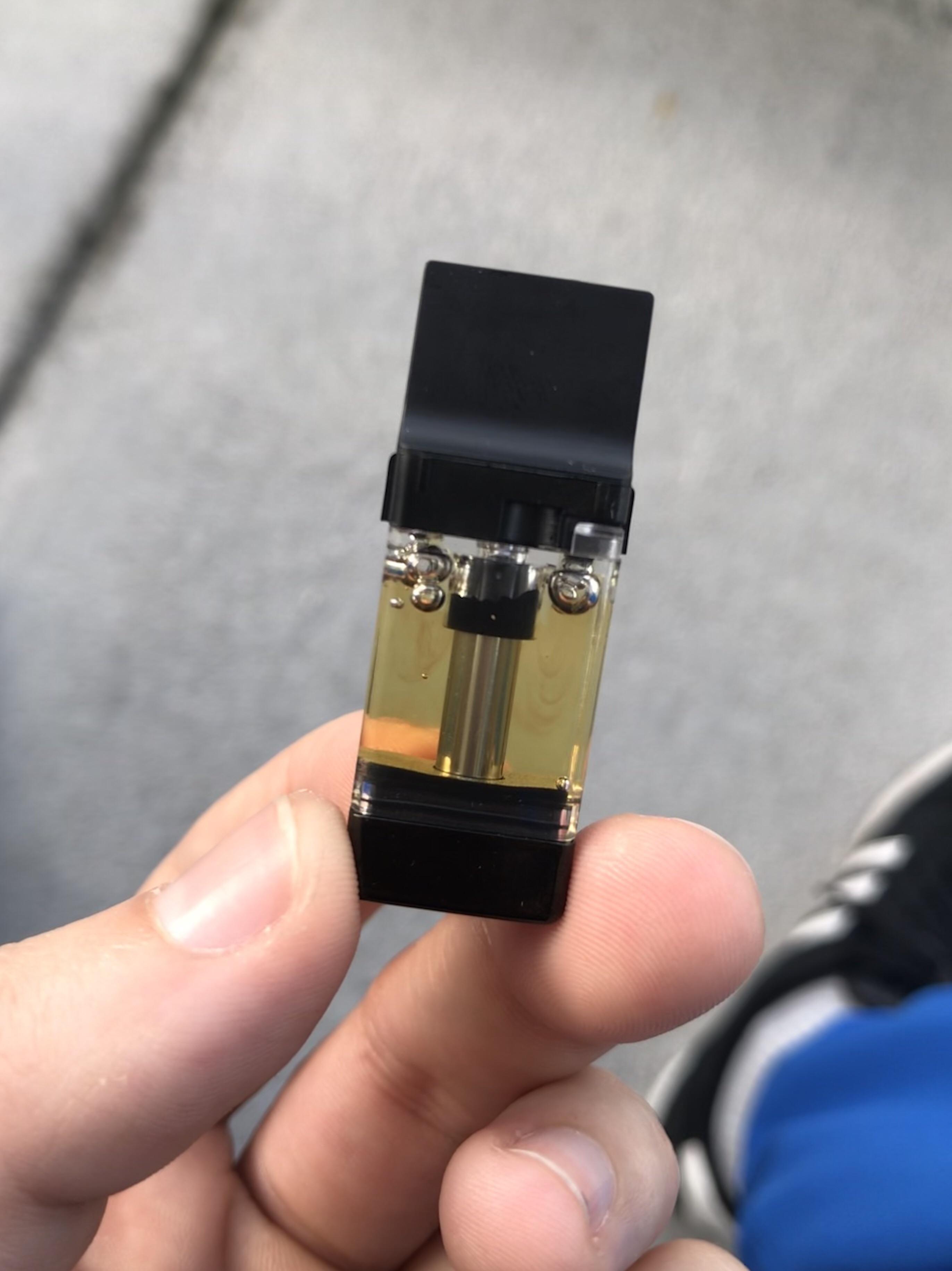 Cora third generation pro pod filled with banana kush distillate 🍌