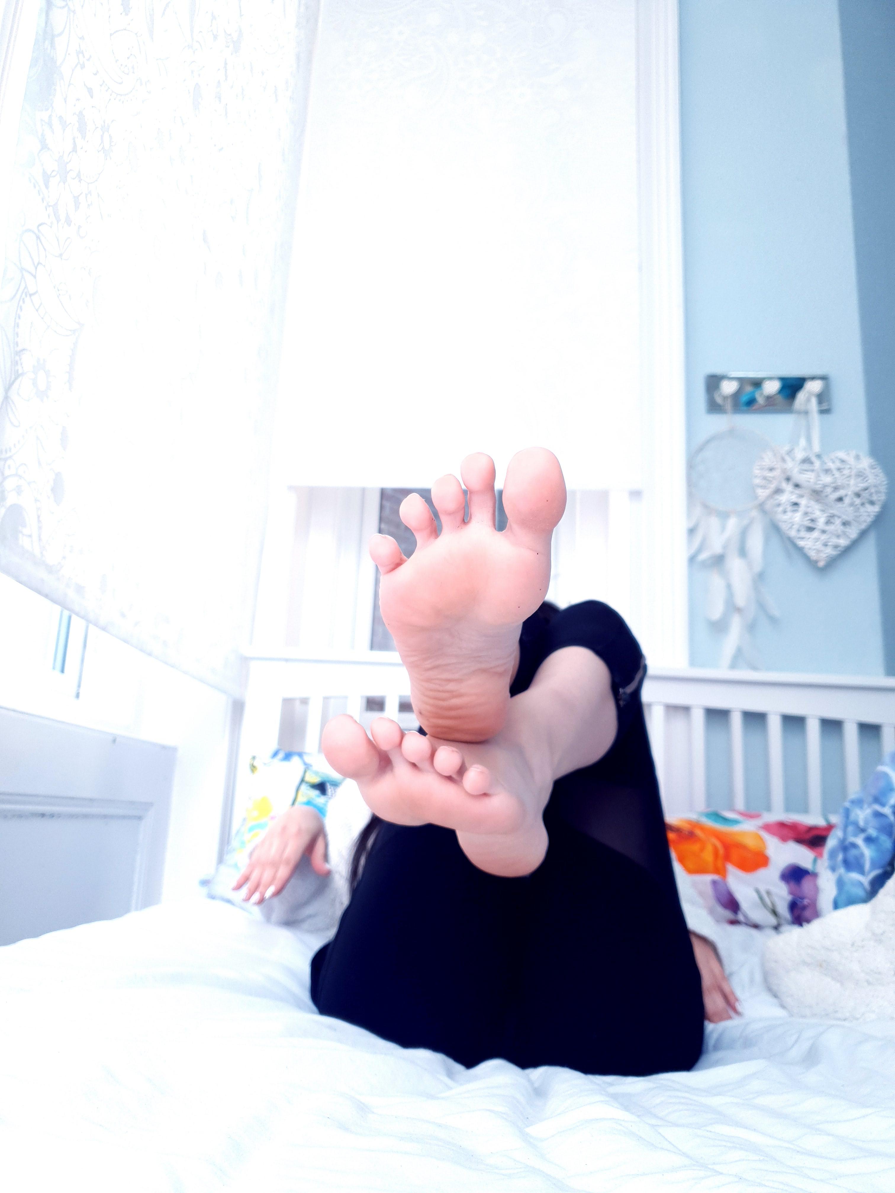 Would You Worship My Feet Scrolller