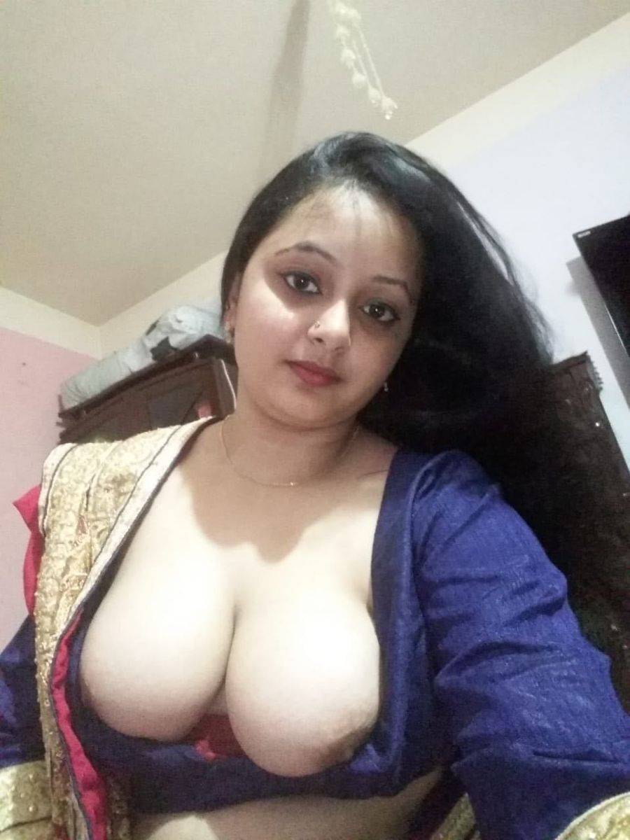 Bangladeshi girl live boobs show