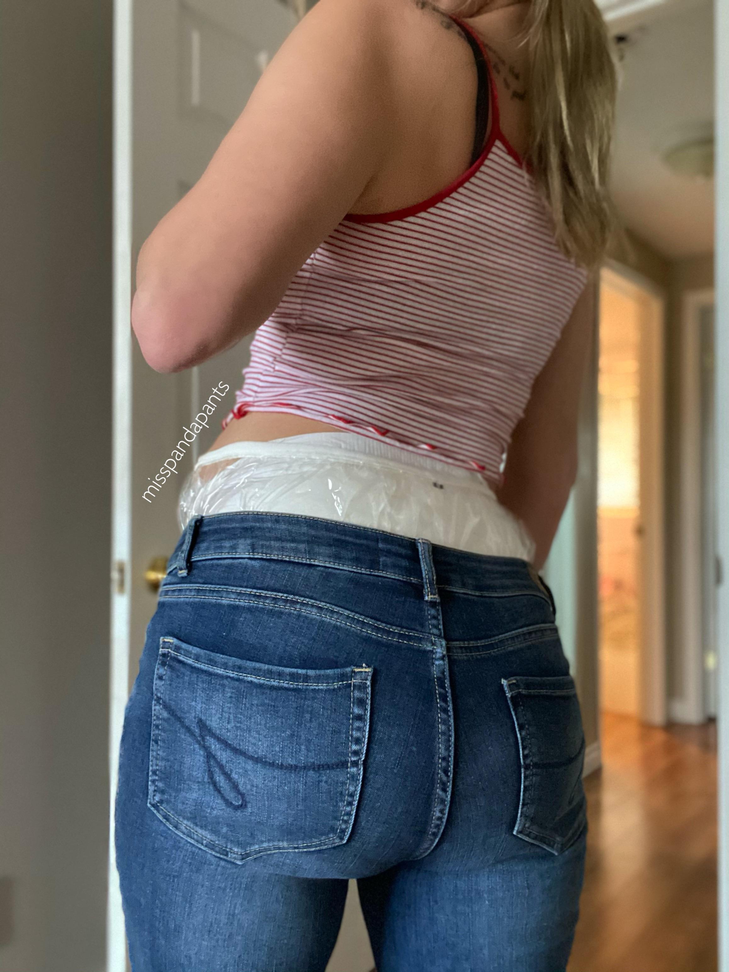 Diapers Under Jeans Is The Best Look Scrolller