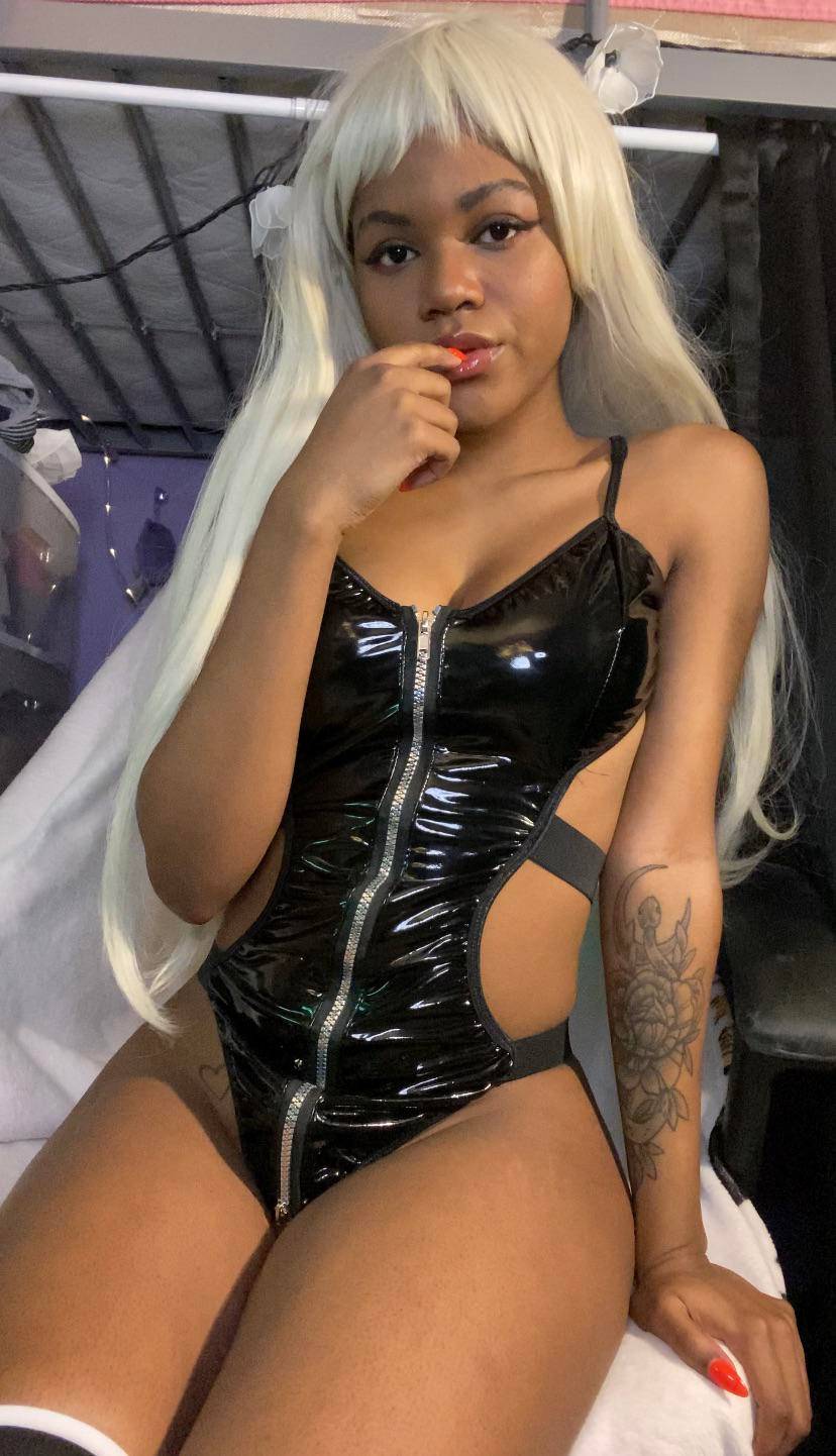 Does latex look good on me? Scrolller