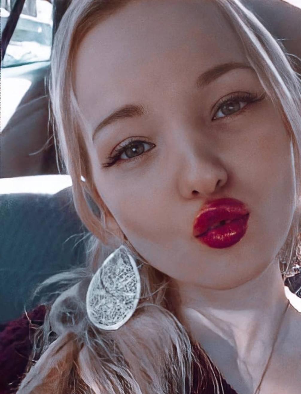 Dove Cameron I D Love To Use Those Juicy Red Lips Like A Fleshlight Scrolller