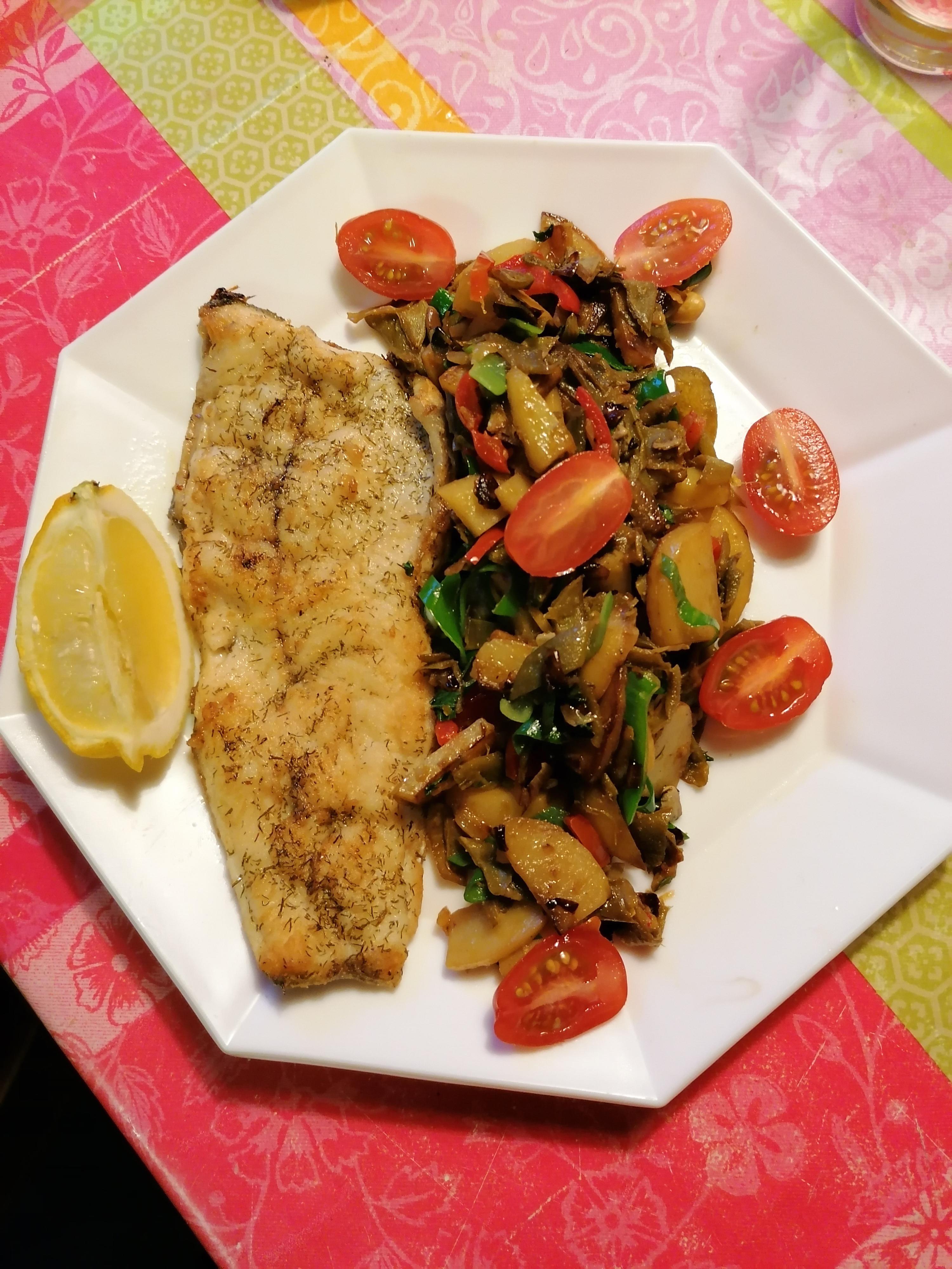 Forellenfilet mit Kartoffel/Bohnen/Paprika Gemüse | Scrolller