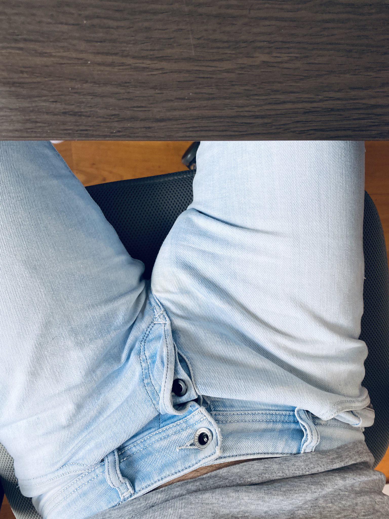 Freeballing at work 😏 | Scrolller