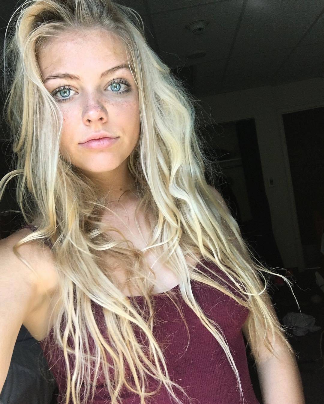 Fresh Annika Boron Scrolller