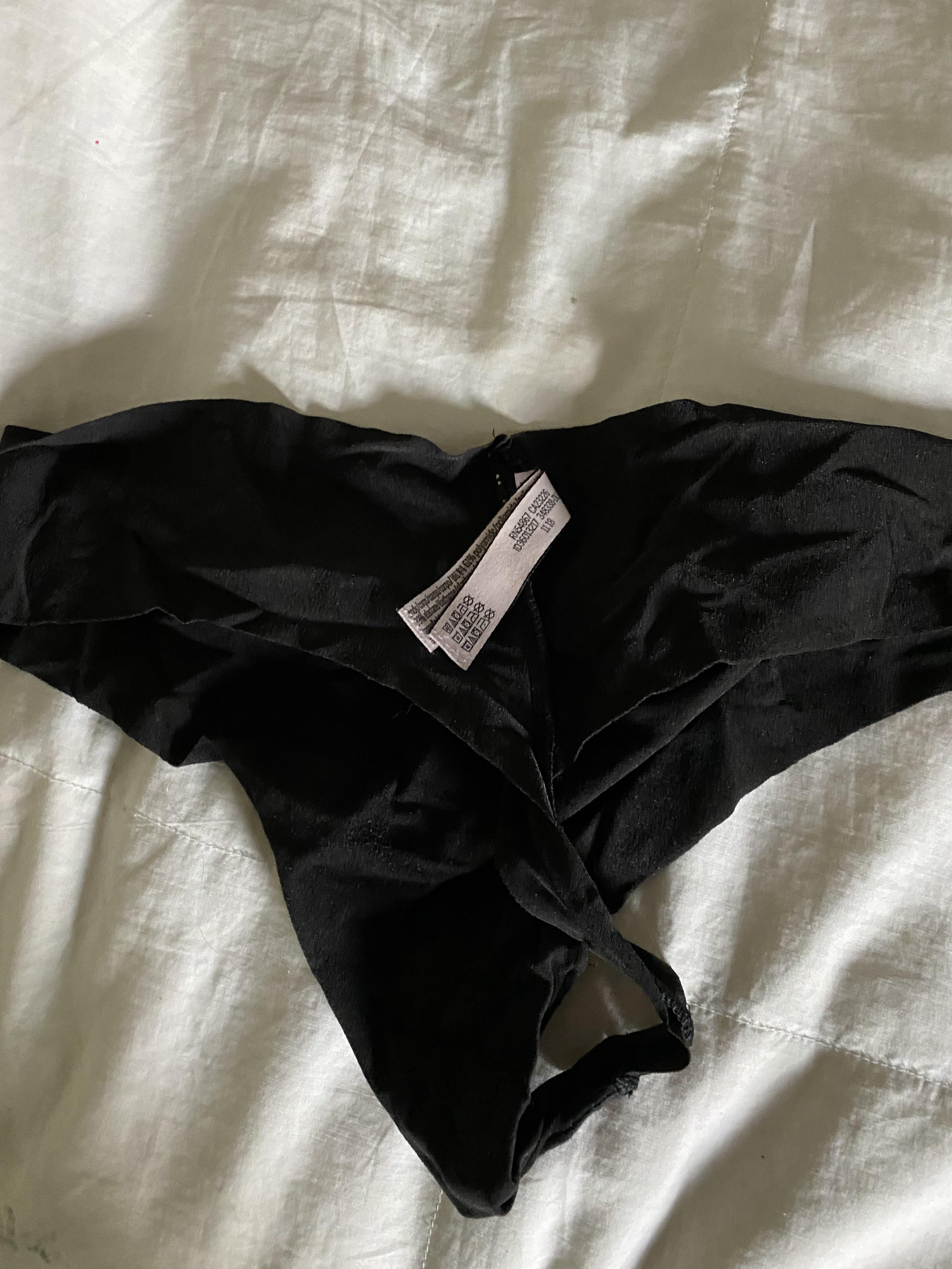 GF (F32) wet panties. VS are her fav brand. Smell is strong after yoga ...