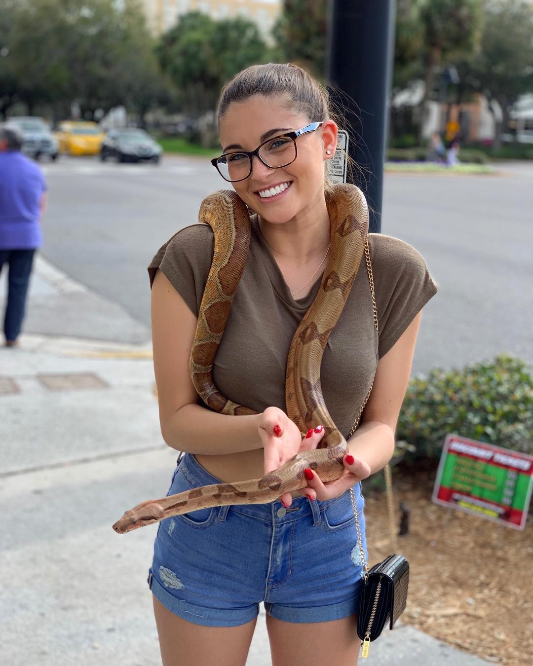 Gianna Tulio | Scrolller