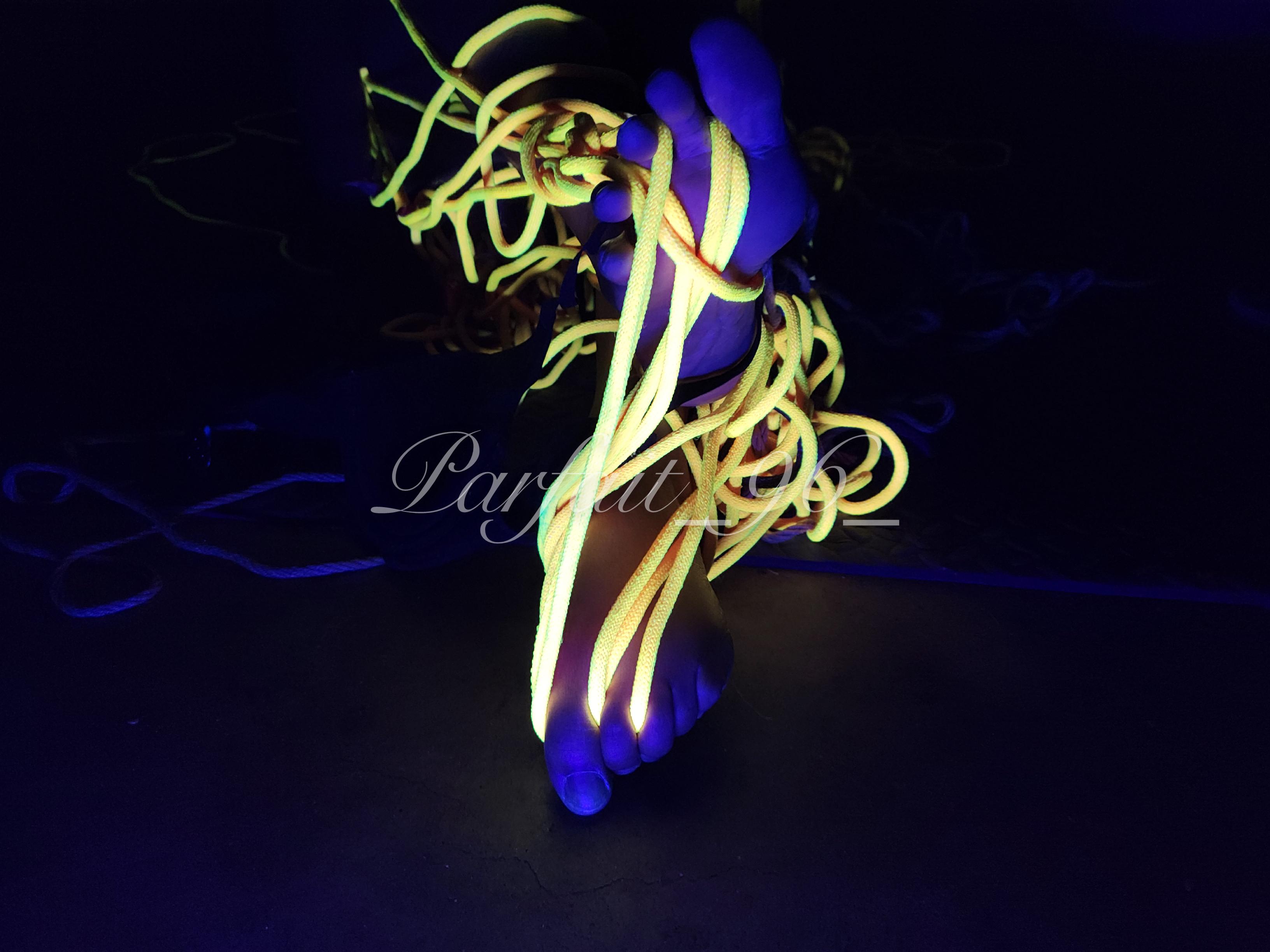 Glow in the dark rope & toes 🤔 Yay or Nay? | Scrolller