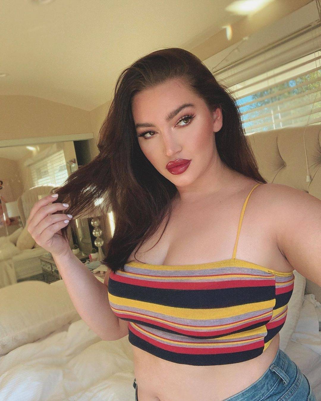 Gorgeous Kellee Scrolller