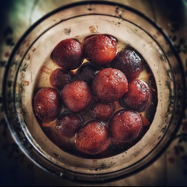 Gulab Jamuns 🥄 | Scrolller