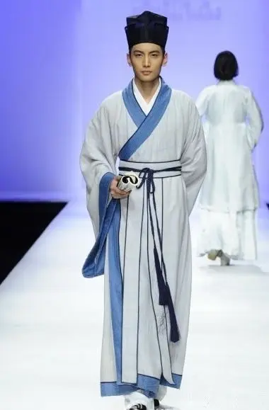 Hanfu on the runway [m] | Scrolller