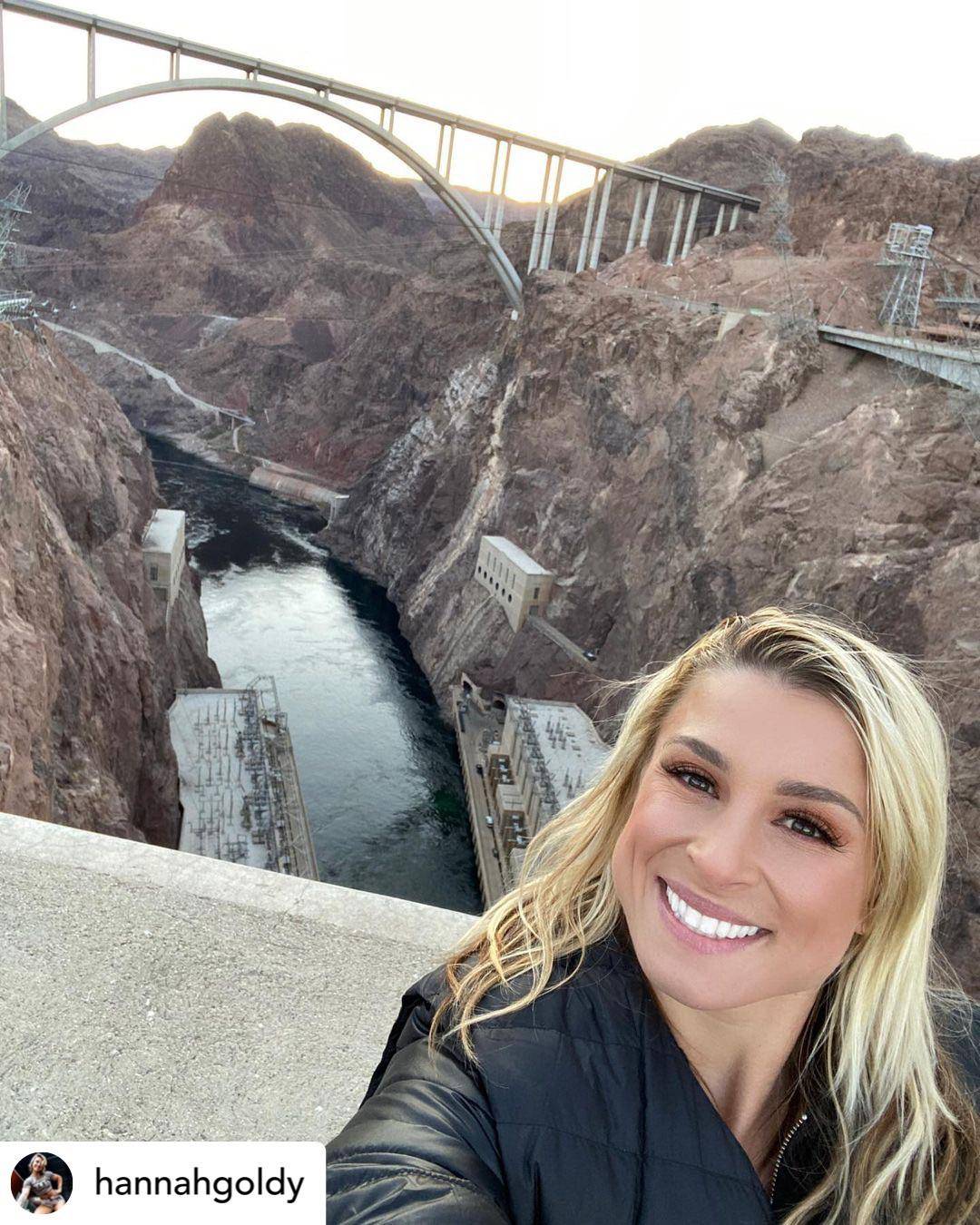 Hannah Goldy Scrolller