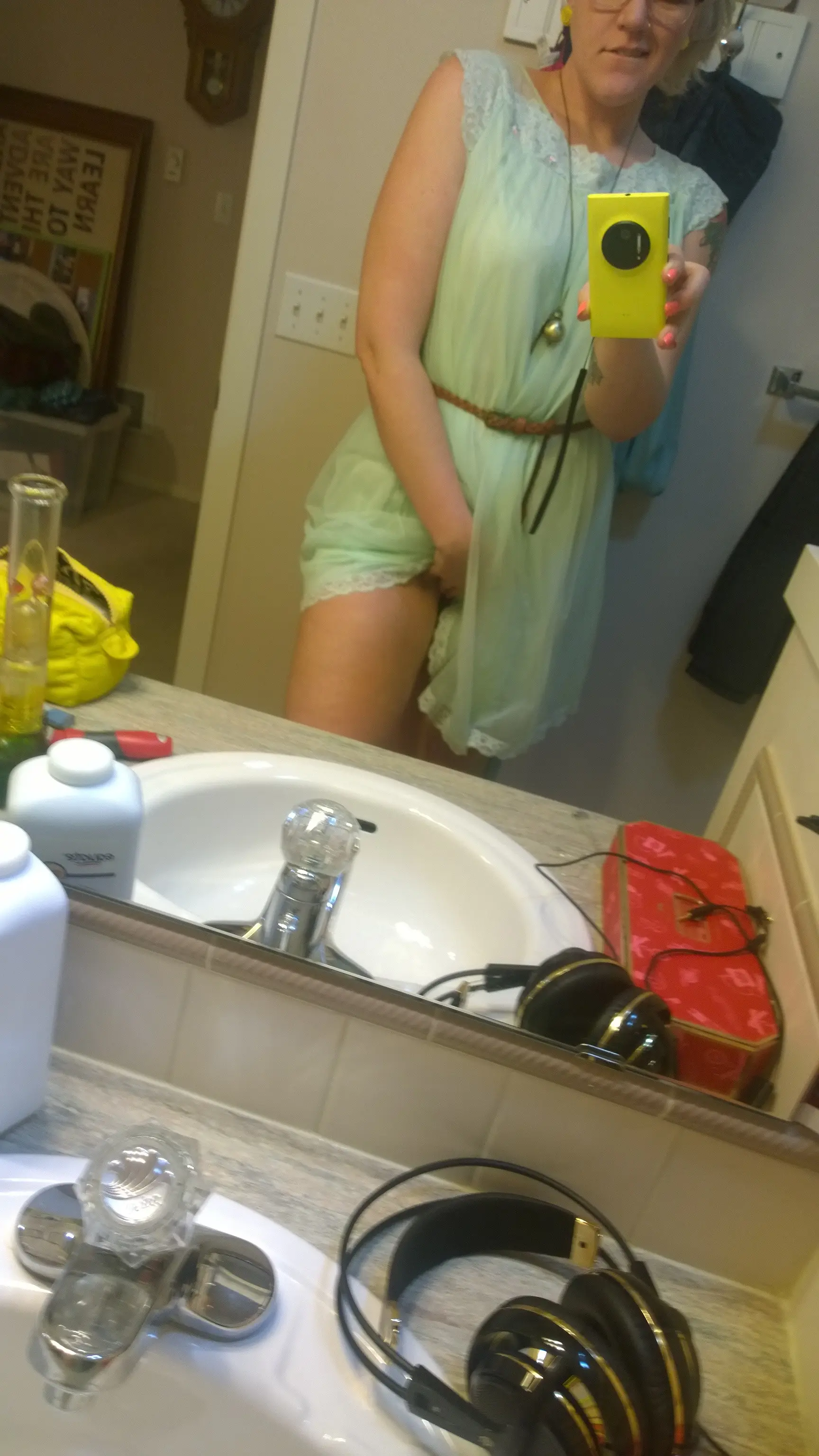Heading to a crowded party, (f)elt like going commando! [album] | Scrolller