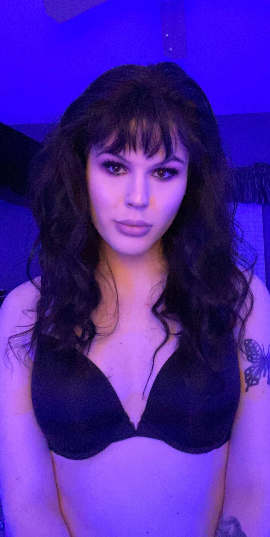 Help Me Take Off This Bra Scrolller