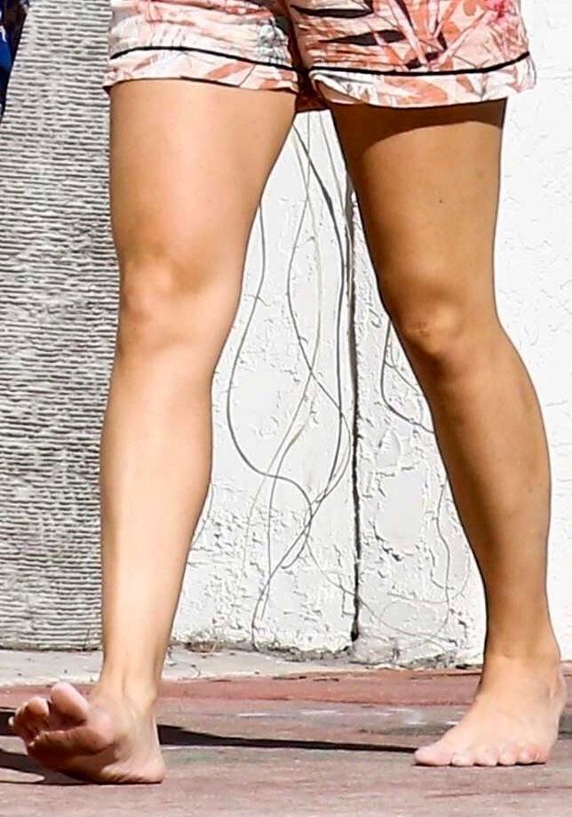 her feet are so dam sexy and i would love to lick her soles and then get a footjob and cum all