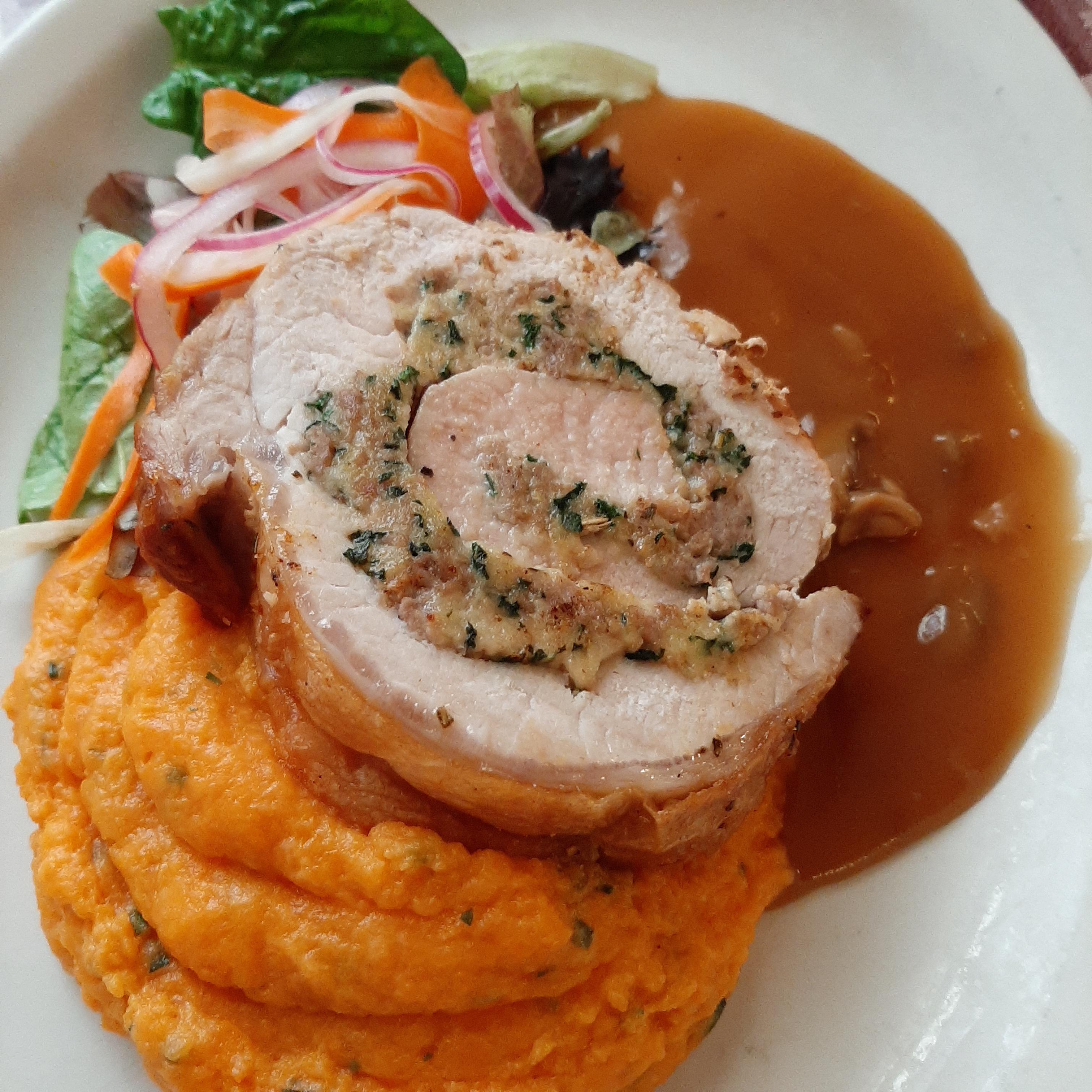 [Homemade] pork roulade with savory mashed sweet potatoes and a fennel ...