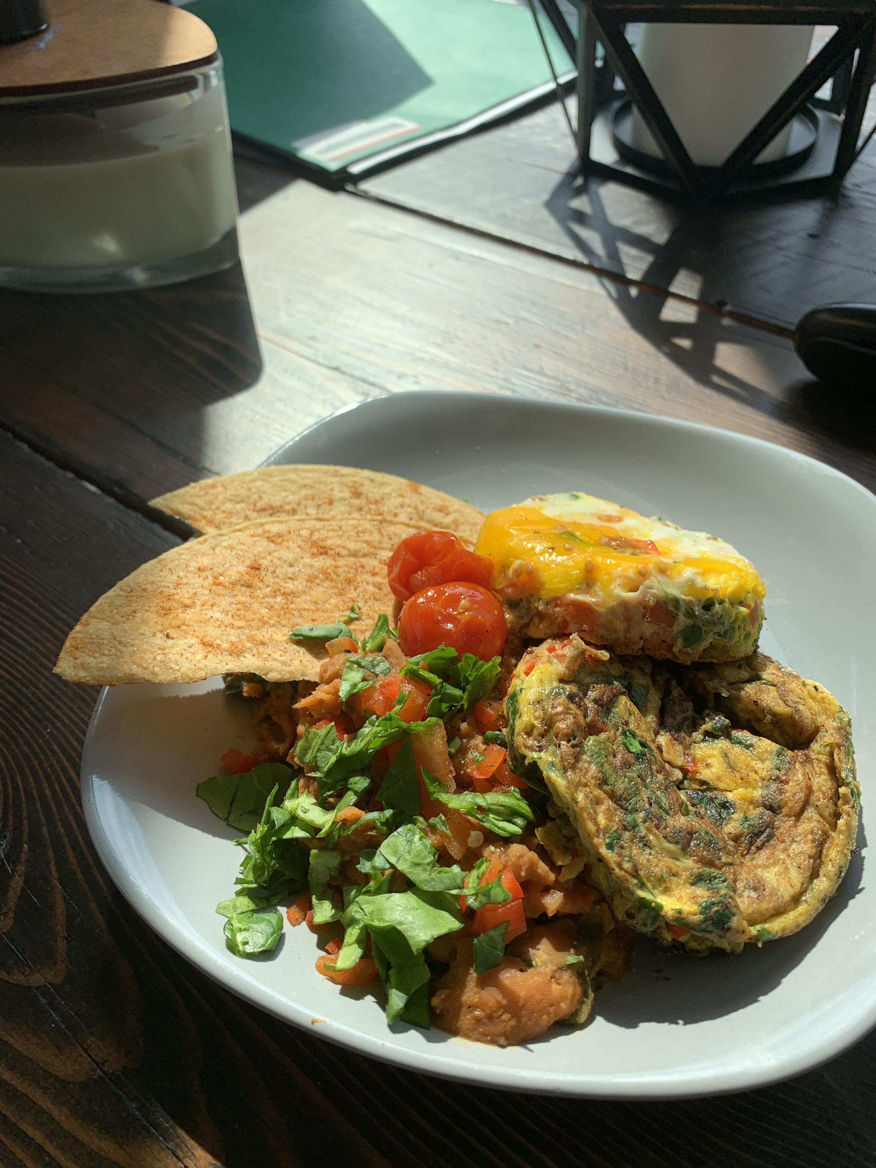 [Homemade] Red pepper/spinach egg cakes with refried beans and smoked