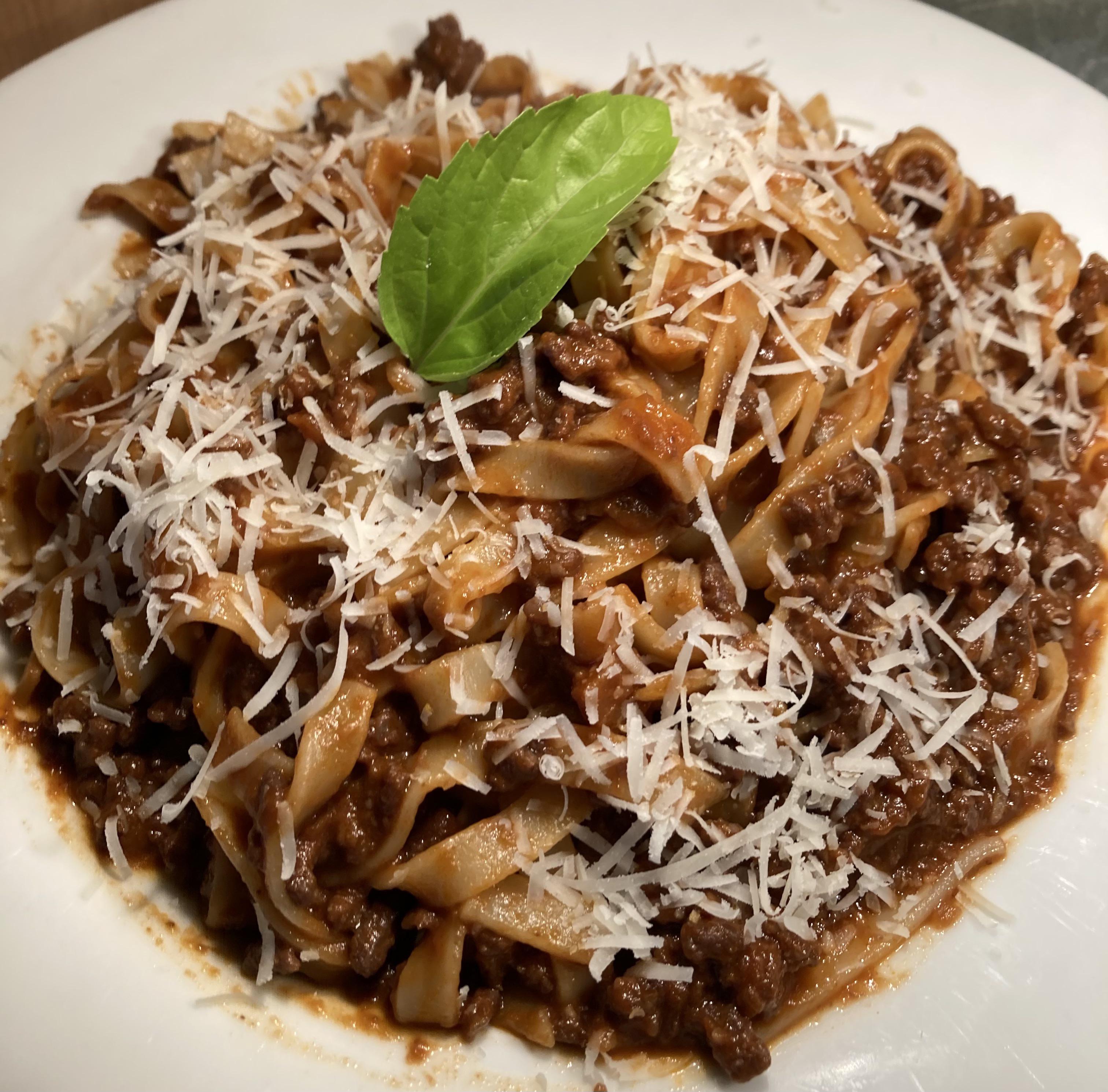 Homemade slow cooked Ragù alla Bolognese | Scrolller