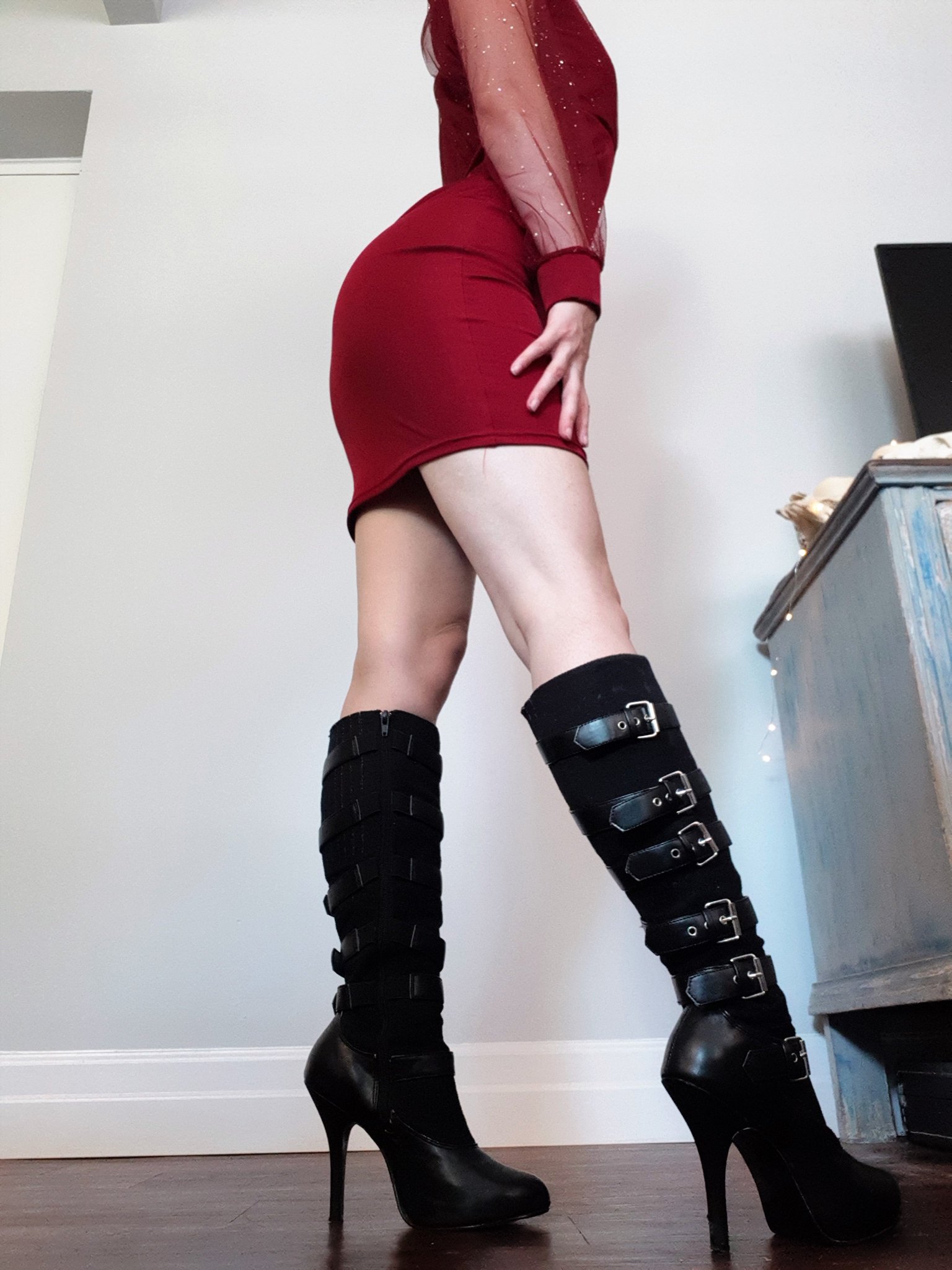 I adore how these boots make my legs look Scrolller